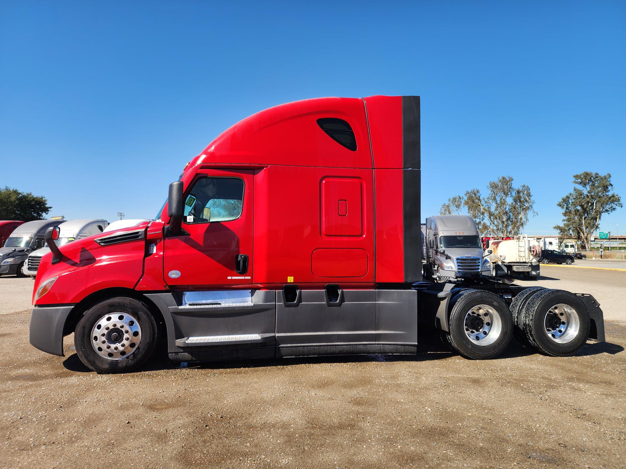 2021 FREIGHTLINER CASCADIA 126SLP - image 3