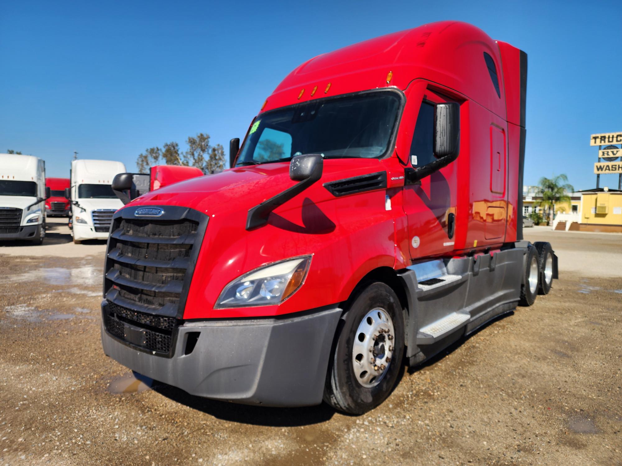 2021 FREIGHTLINER CASCADIA 126SLP - image 1
