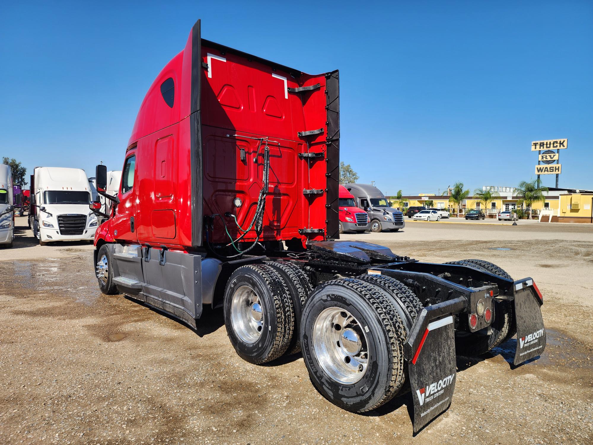2020 FREIGHTLINER CASCADIA 126SLP - image 4
