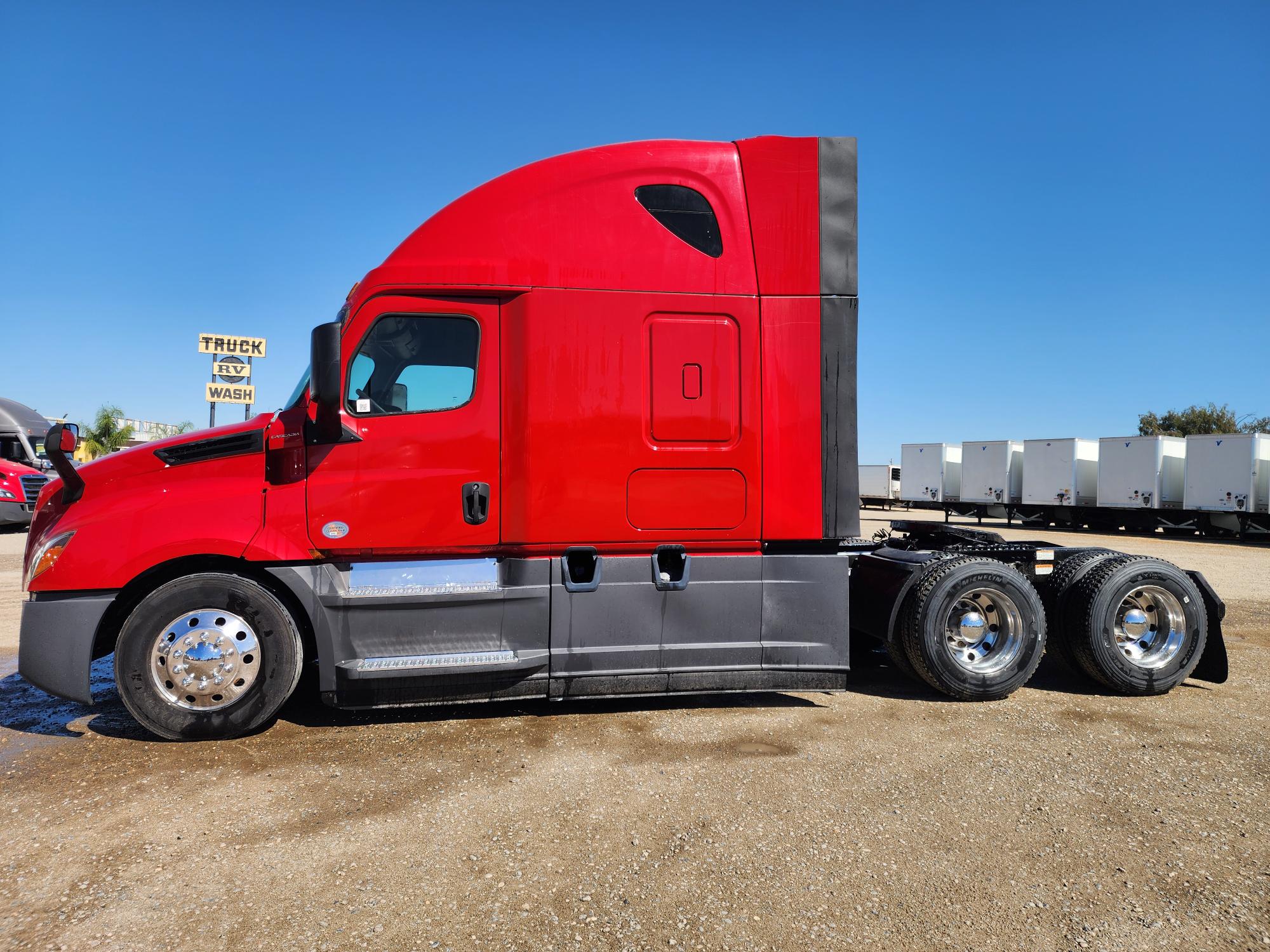 2020 FREIGHTLINER CASCADIA 126SLP - image 3
