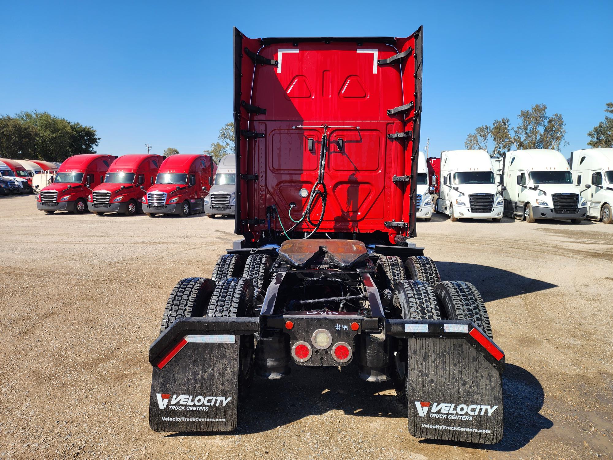 2020 FREIGHTLINER CASCADIA 126SLP - image 5