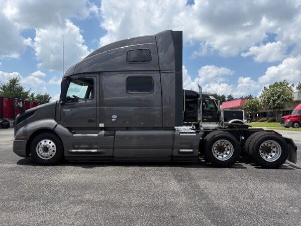 VOLVO VNL 2024