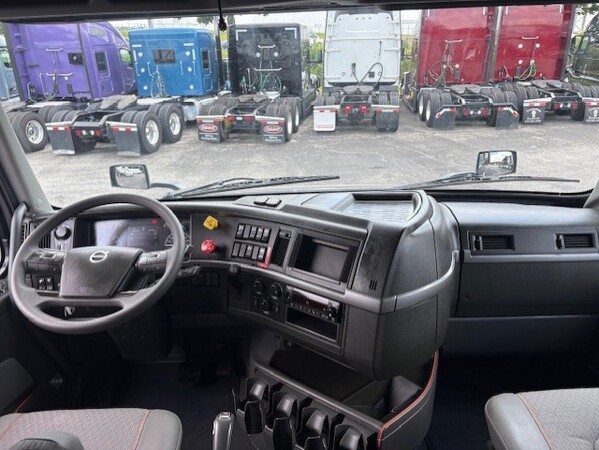 VOLVO VNL 2024