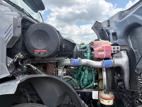 VOLVO VNL 2024