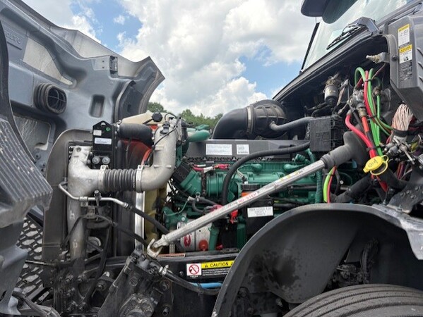 VOLVO VNL 2024