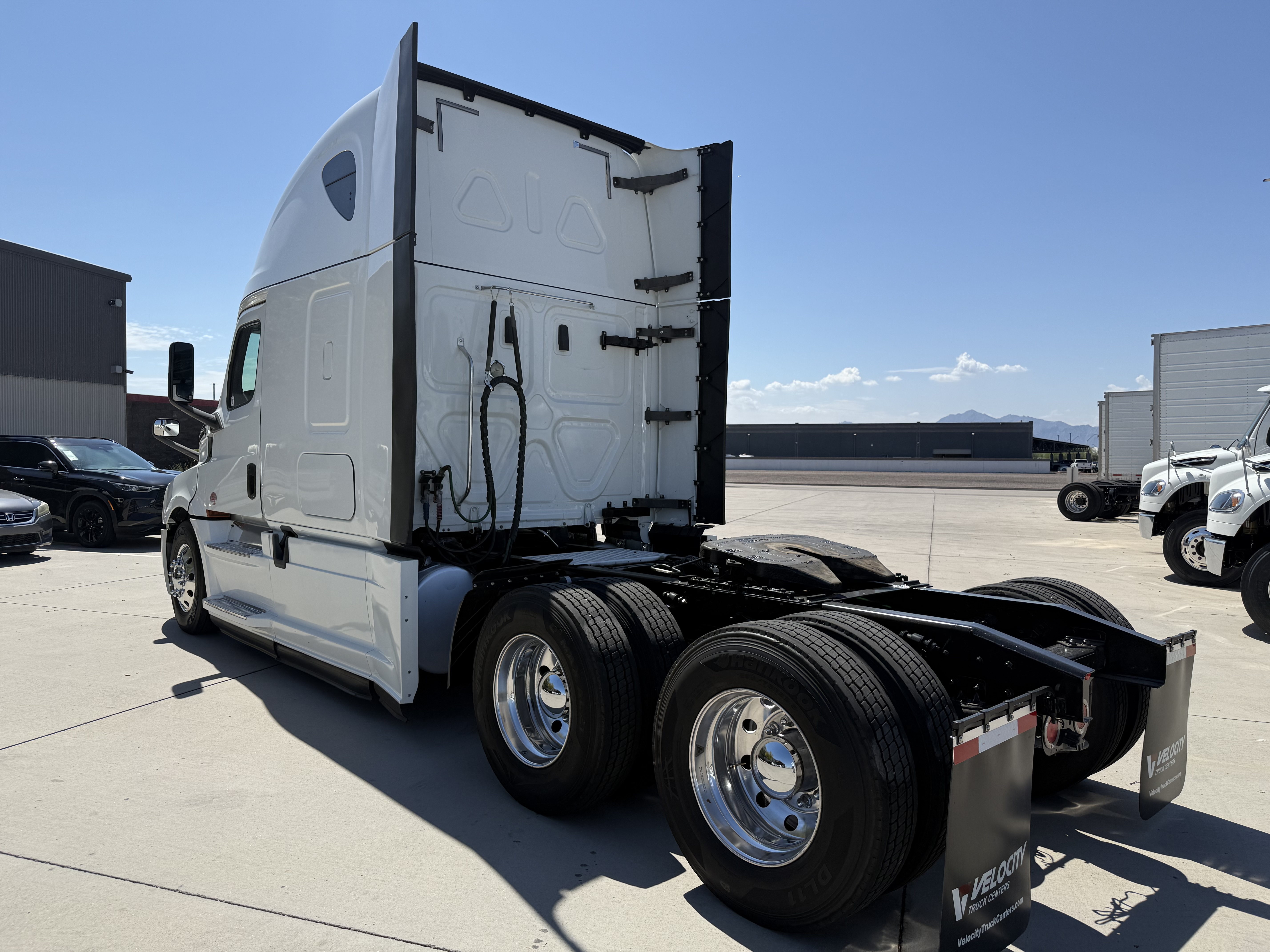 2019 FREIGHTLINER CASCADIA 126SLP - image 4