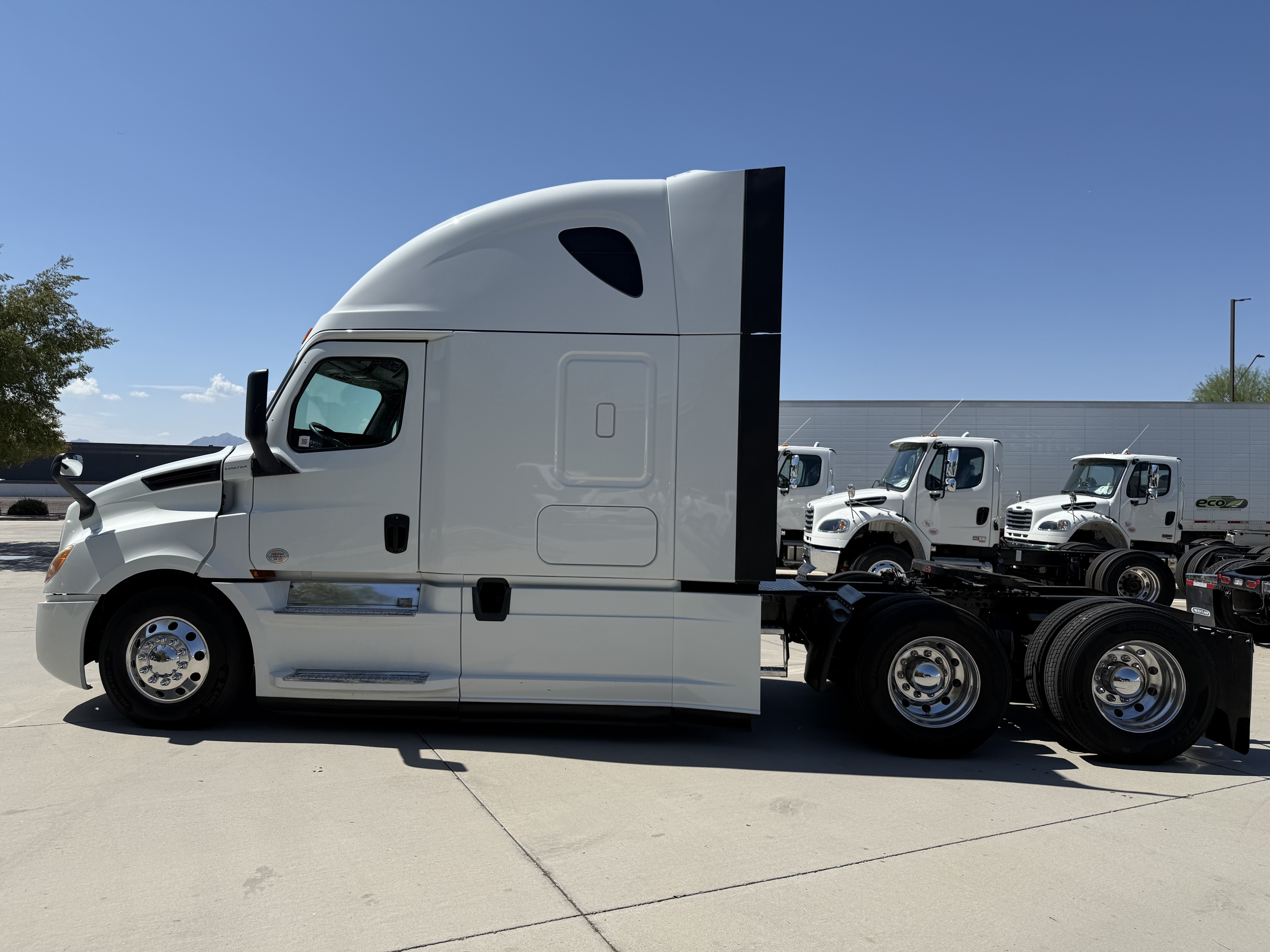 2019 FREIGHTLINER CASCADIA 126SLP - image 3