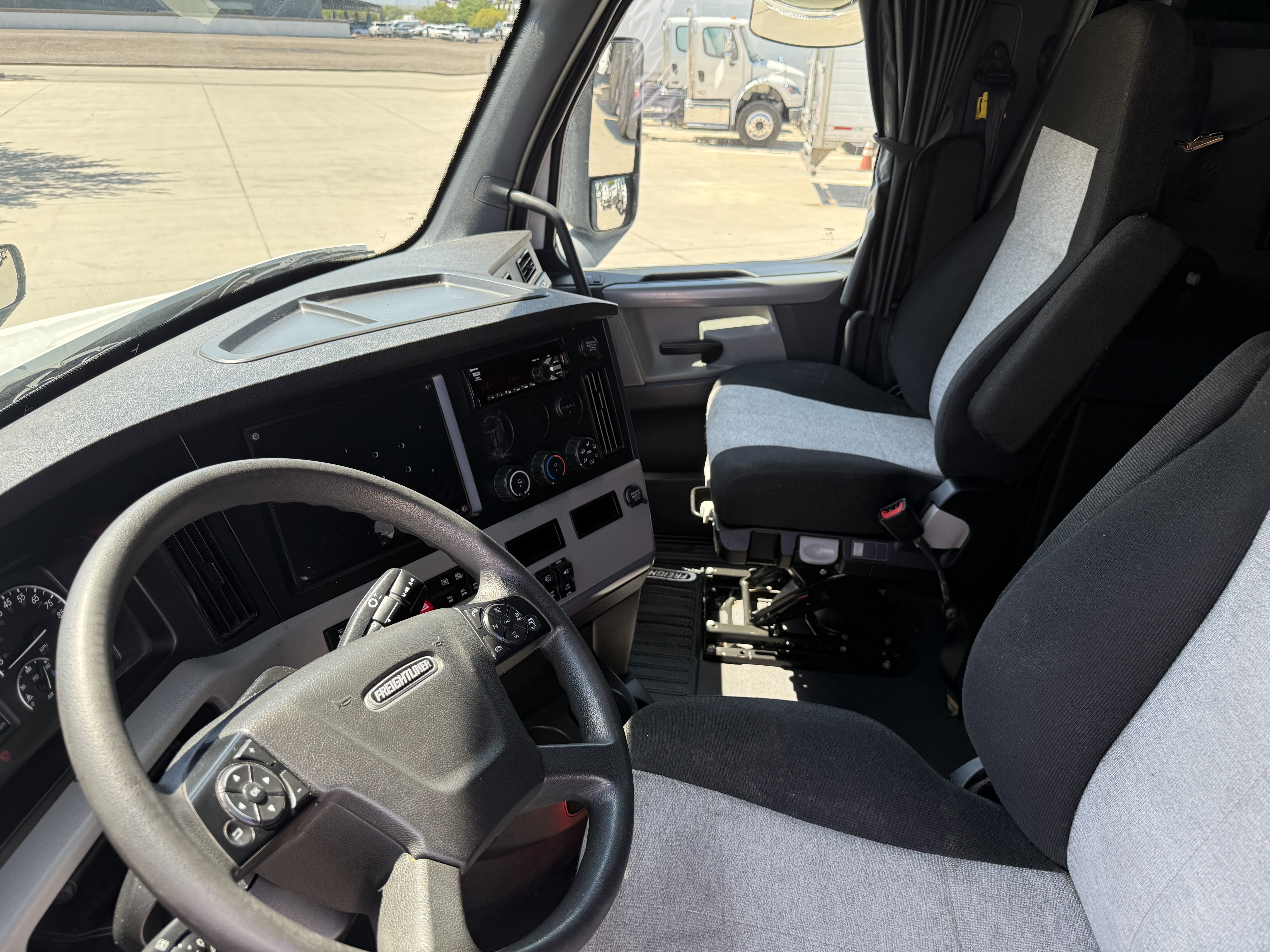 2019 FREIGHTLINER CASCADIA 126SLP - image 13