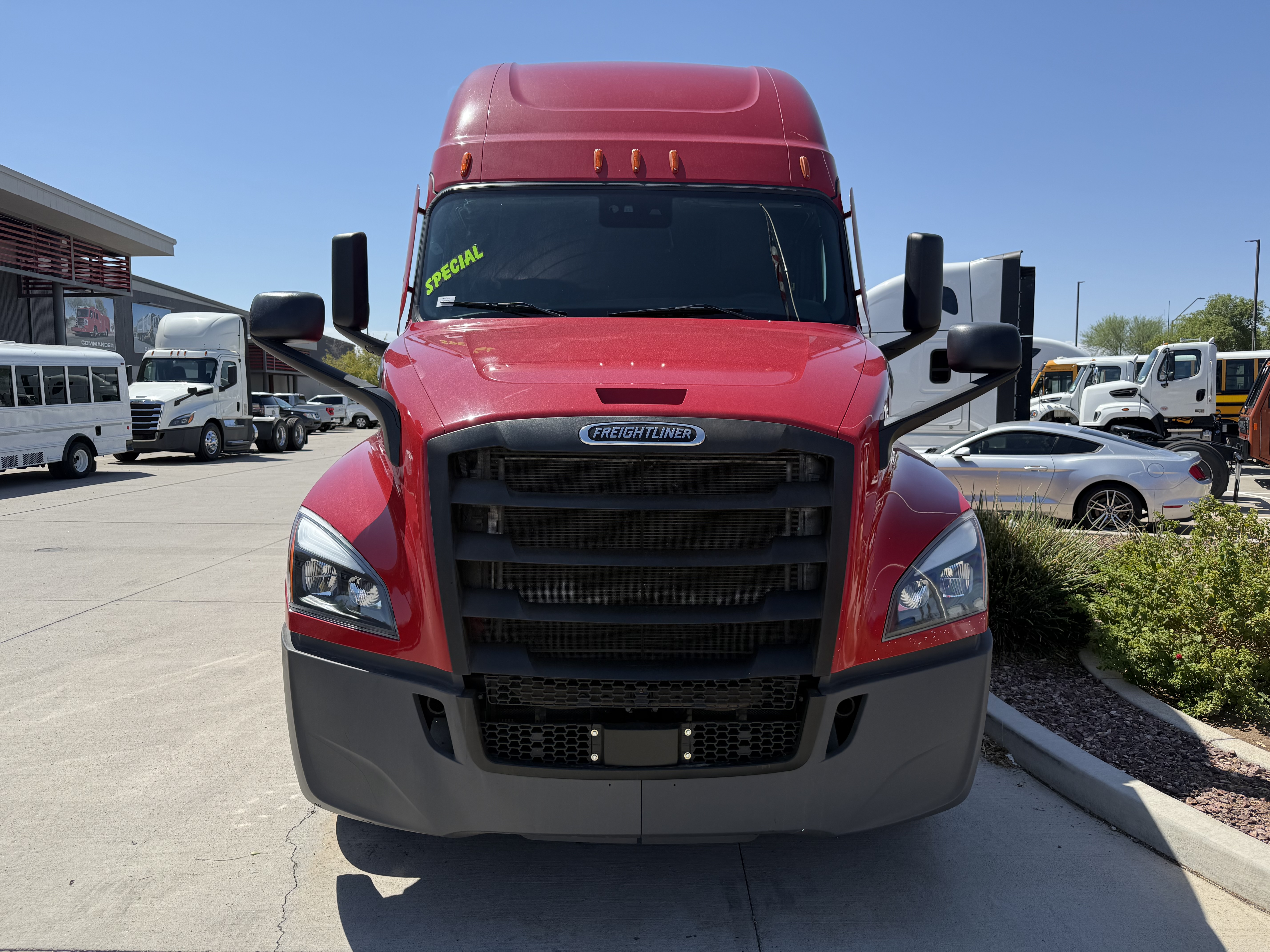 2021 FREIGHTLINER CASCADIA 126SLP - image 2