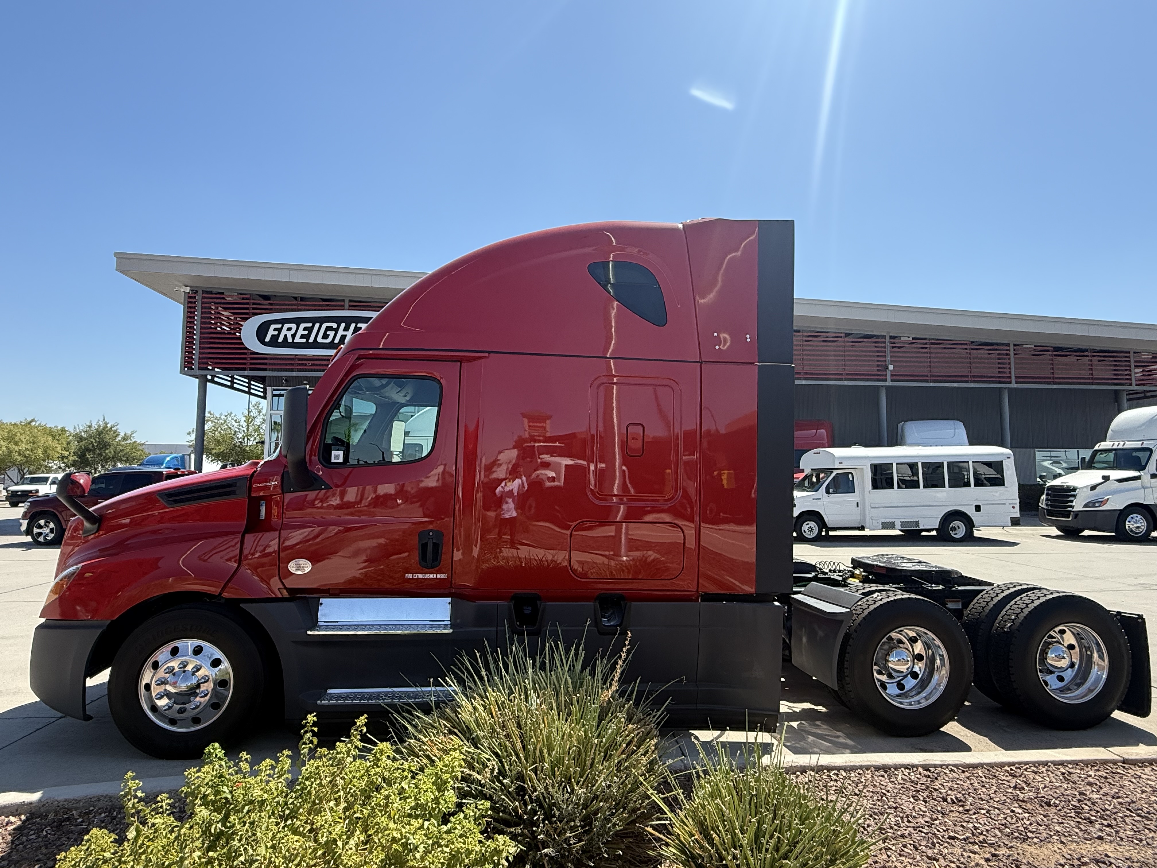 2021 FREIGHTLINER CASCADIA 126SLP - image 3