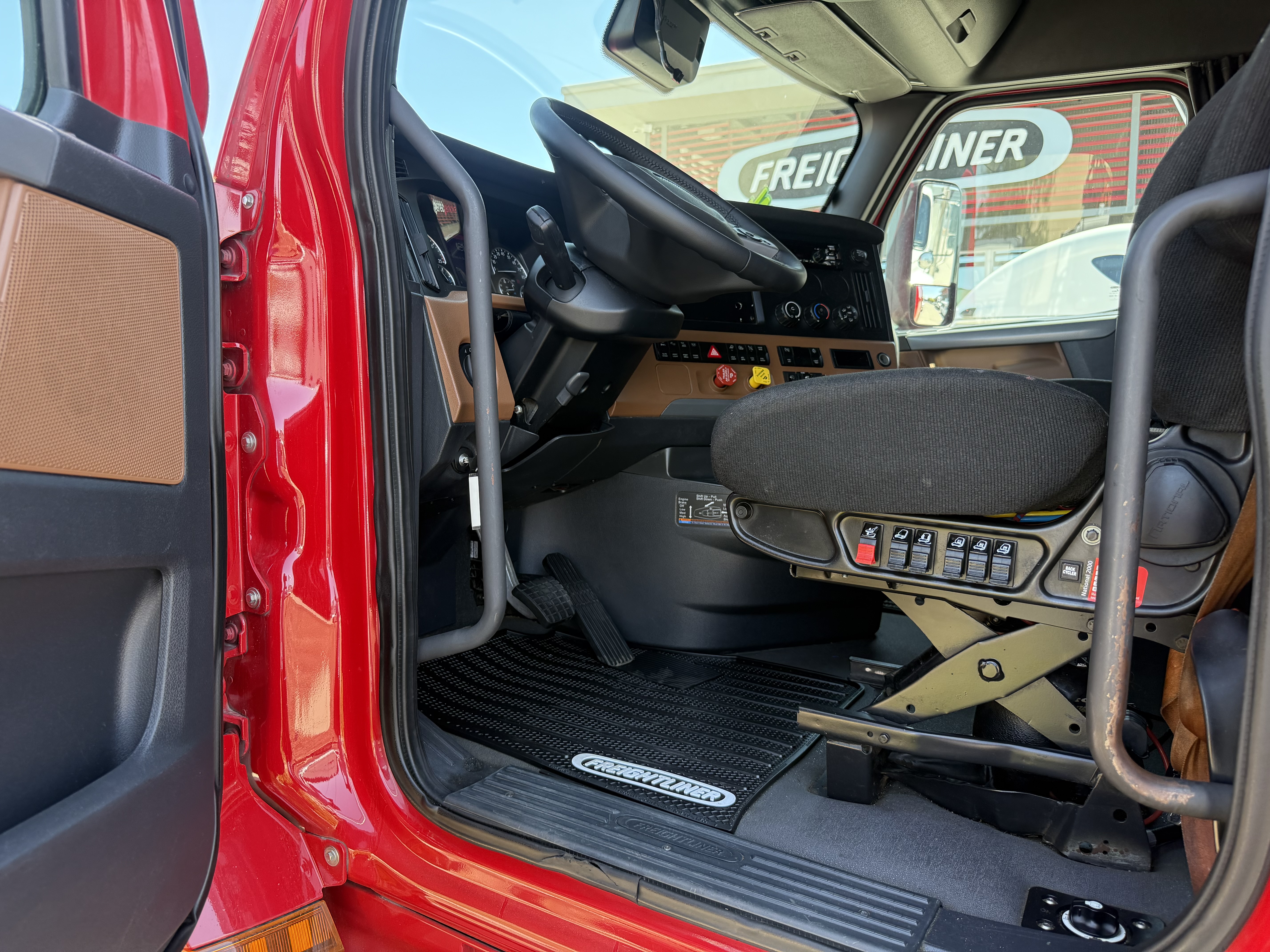 2021 FREIGHTLINER CASCADIA 126SLP - image 11