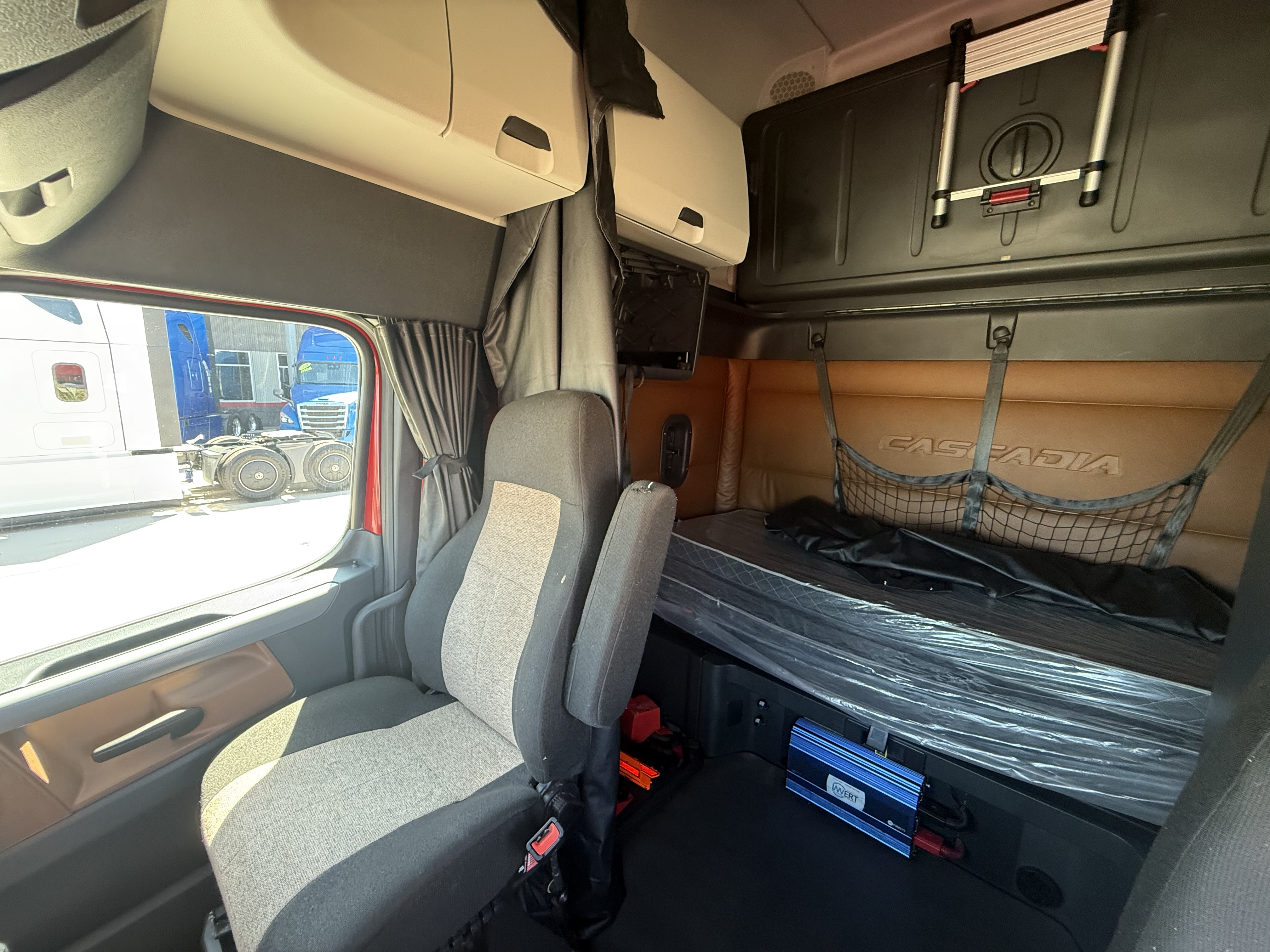 2021 FREIGHTLINER CASCADIA 126SLP - image 13