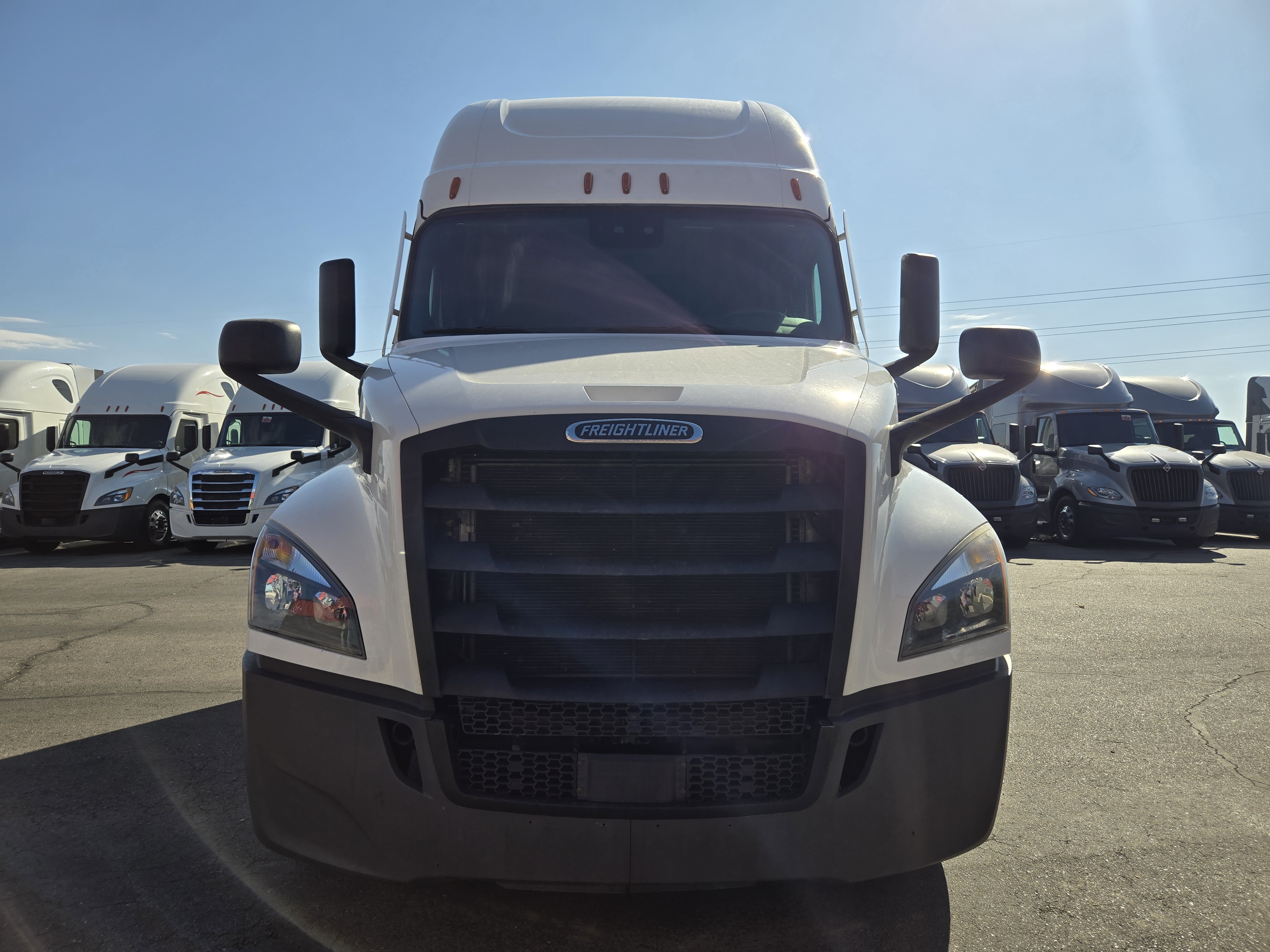 2021 FREIGHTLINER CASCADIA 126SLP - image 2