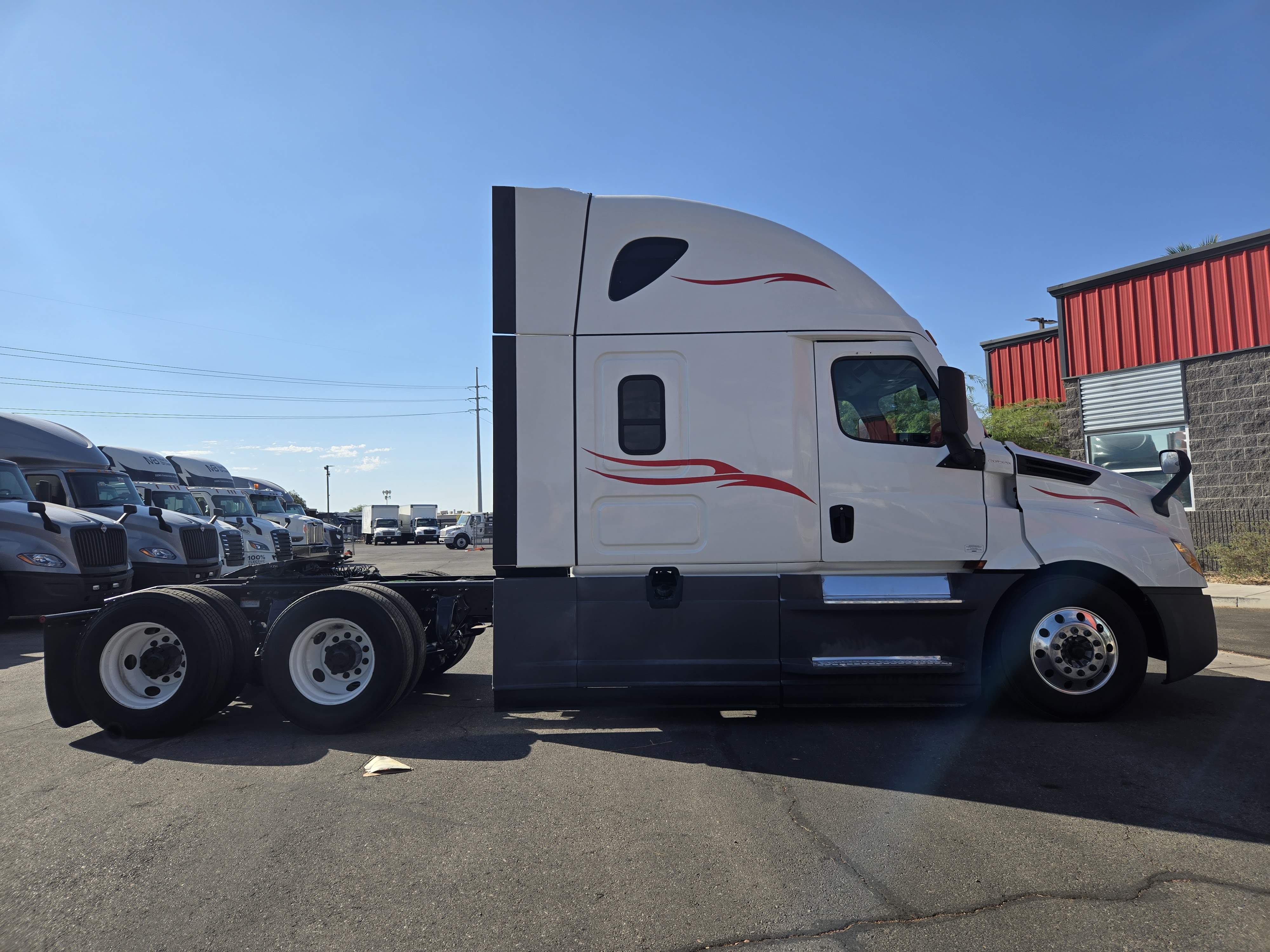 2021 FREIGHTLINER CASCADIA 126SLP - image 7