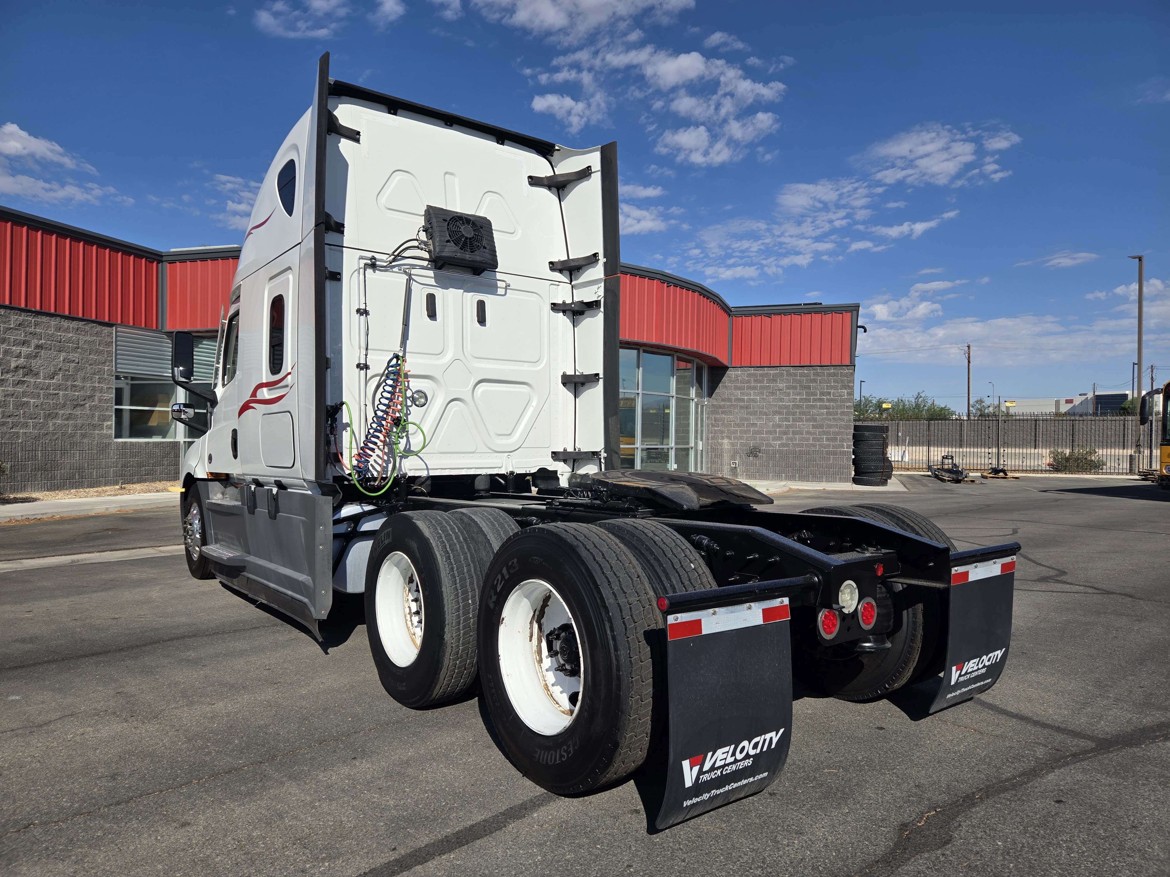 2021 FREIGHTLINER CASCADIA 126SLP - image 4