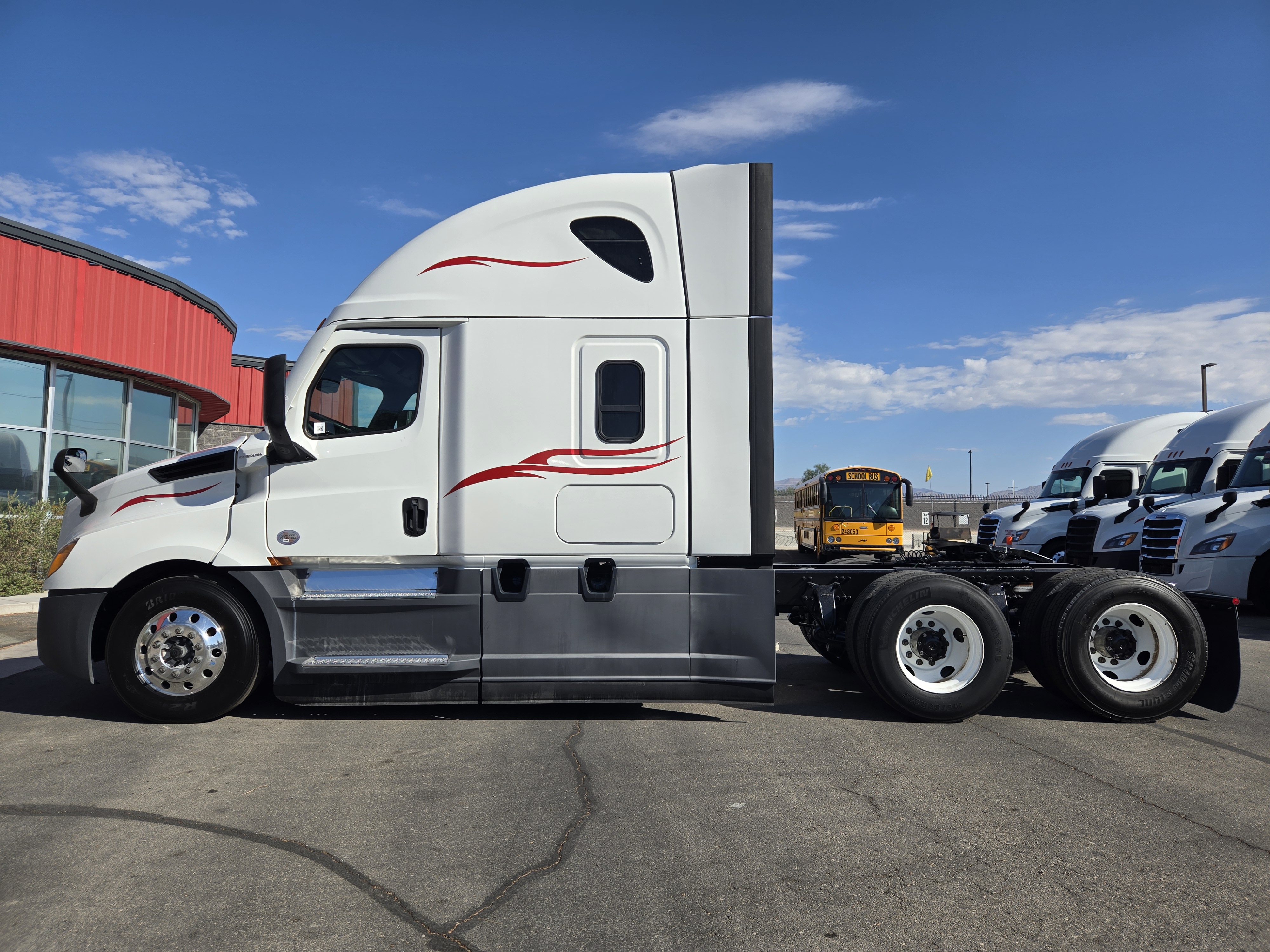 2021 FREIGHTLINER CASCADIA 126SLP - image 3