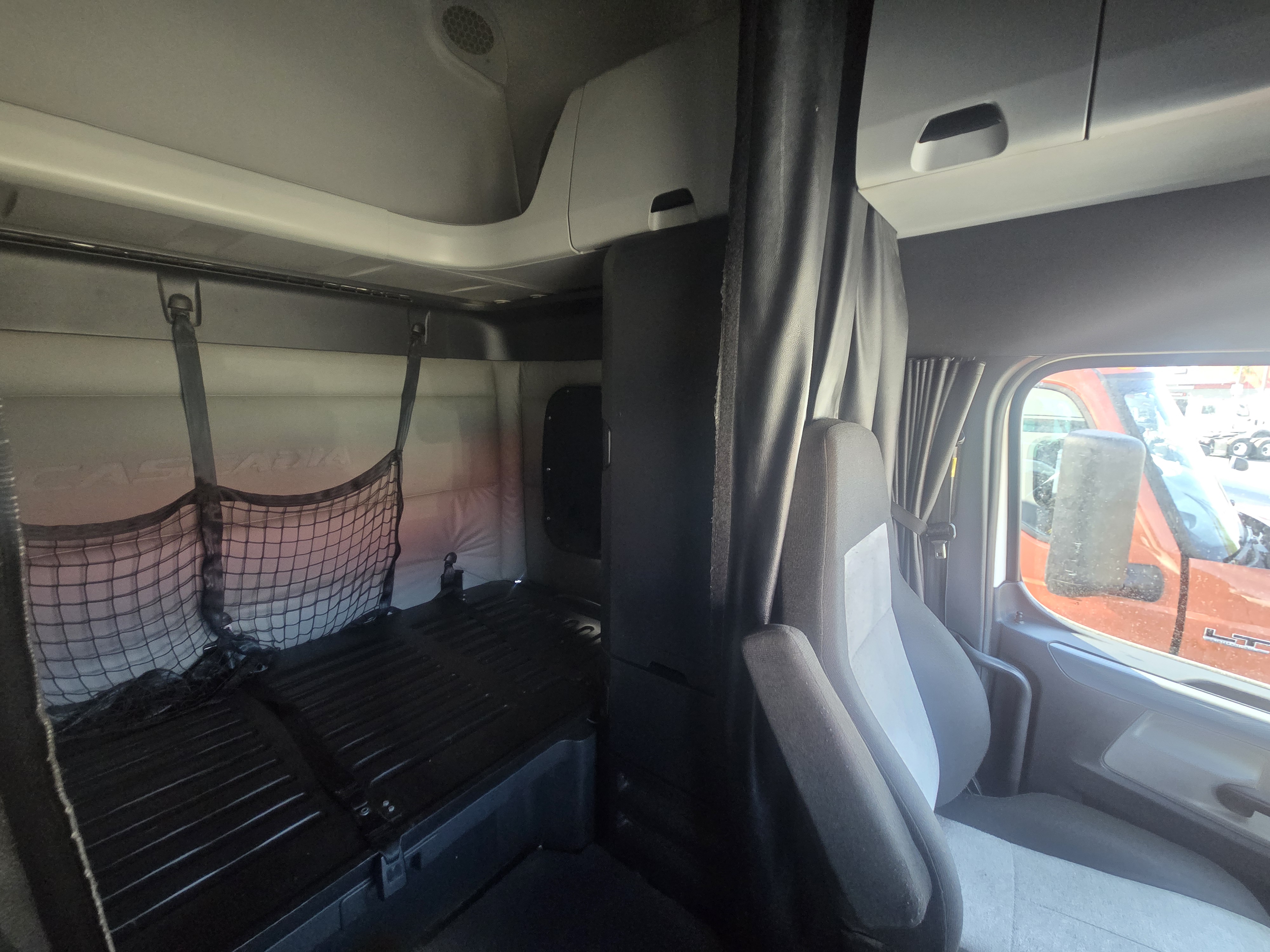 2021 FREIGHTLINER CASCADIA 126SLP - image 18