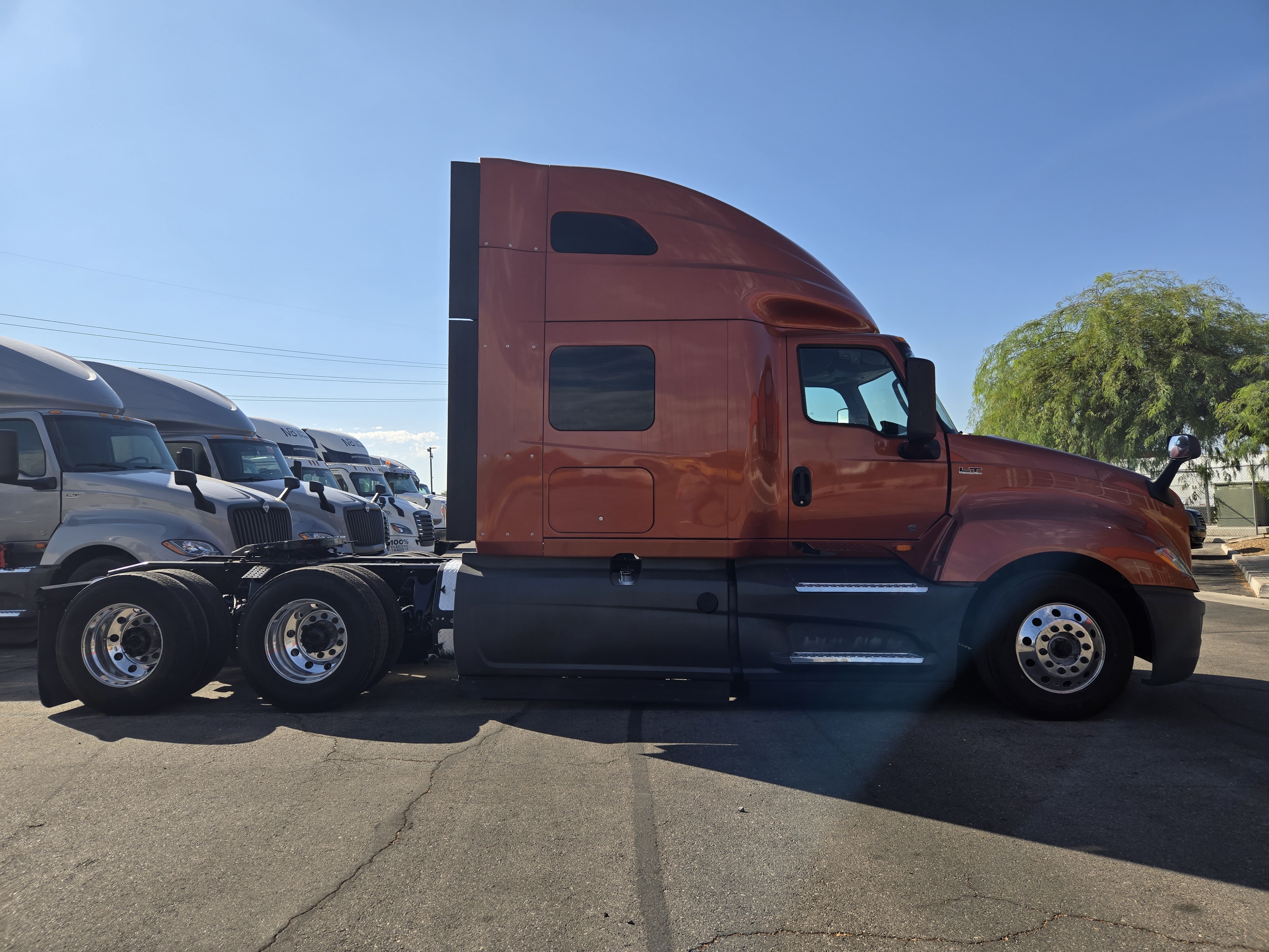 2022 INTERNATIONAL LT625 - image 1