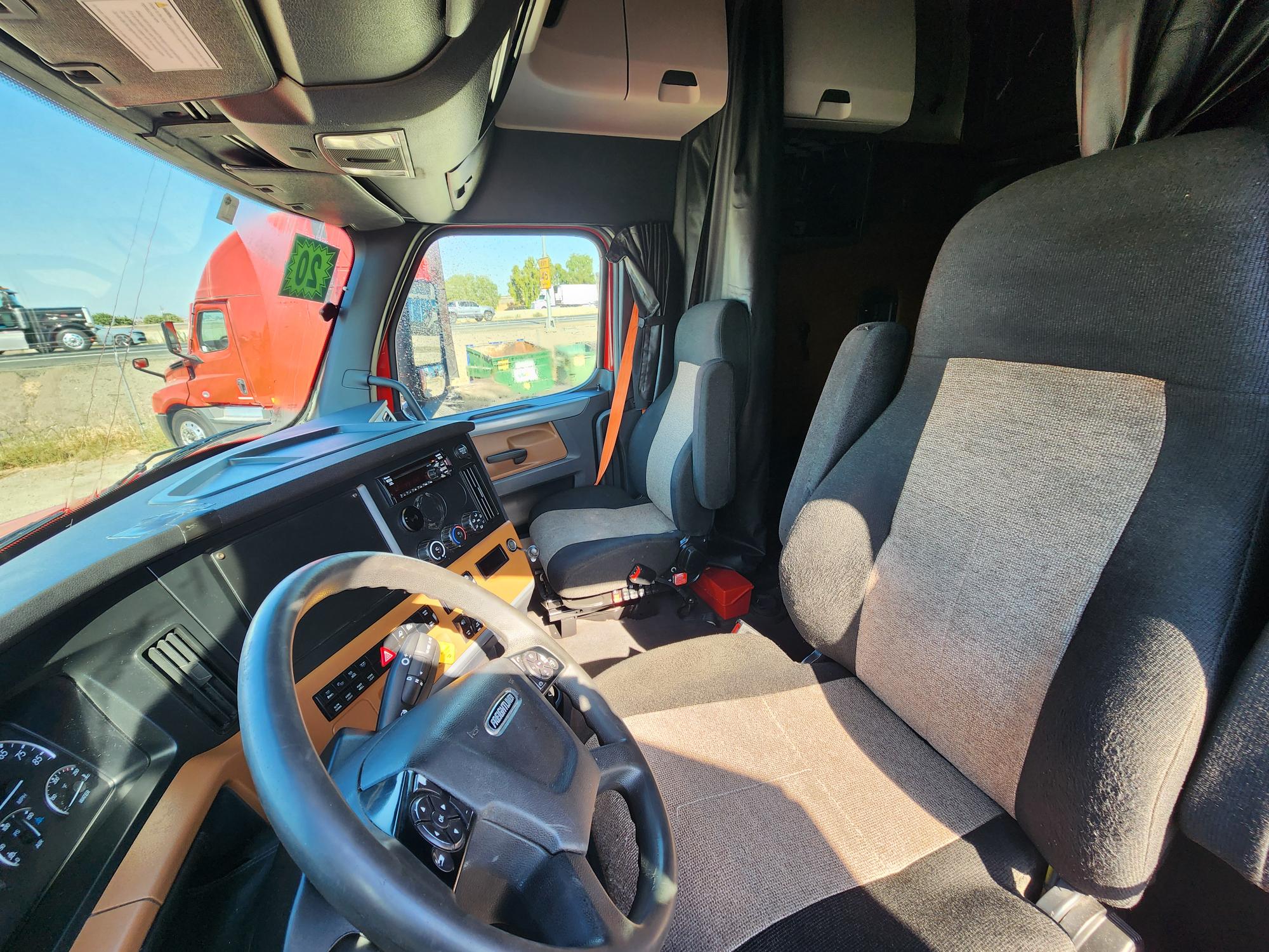 2020 FREIGHTLINER CASCADIA 126SLP - image 16