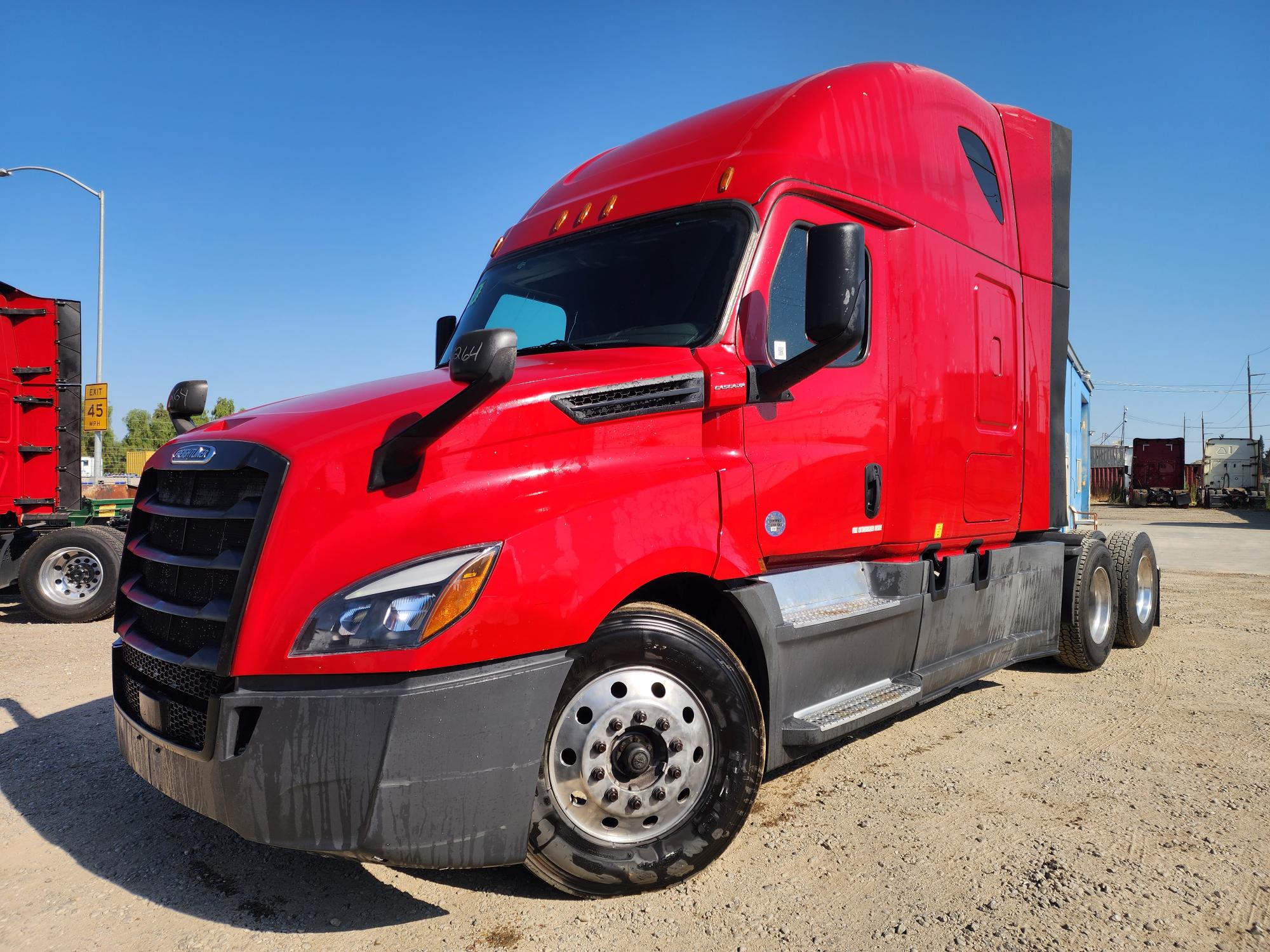 2020 FREIGHTLINER CASCADIA 126SLP - image 1