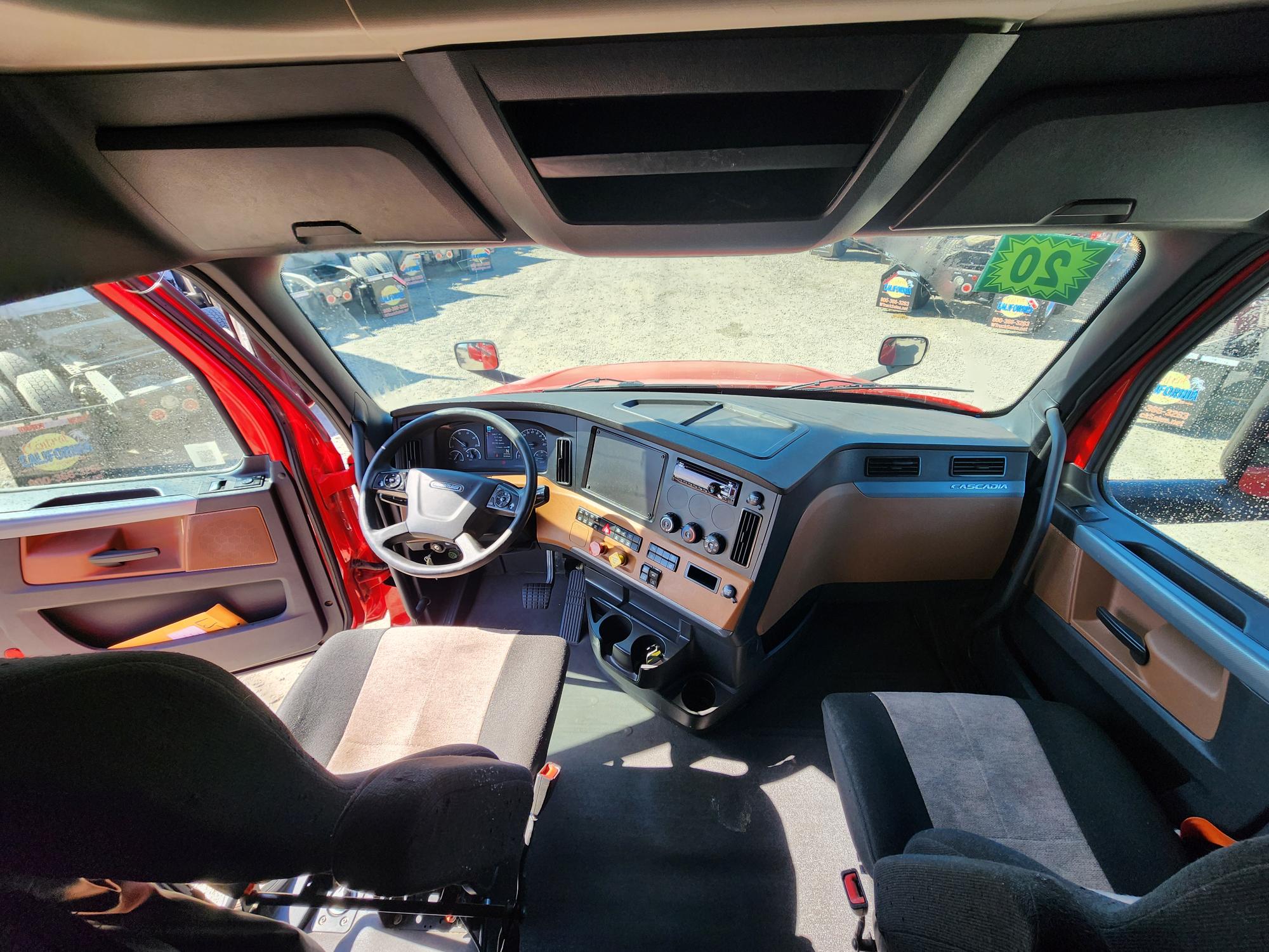 2020 FREIGHTLINER CASCADIA 126SLP - image 18