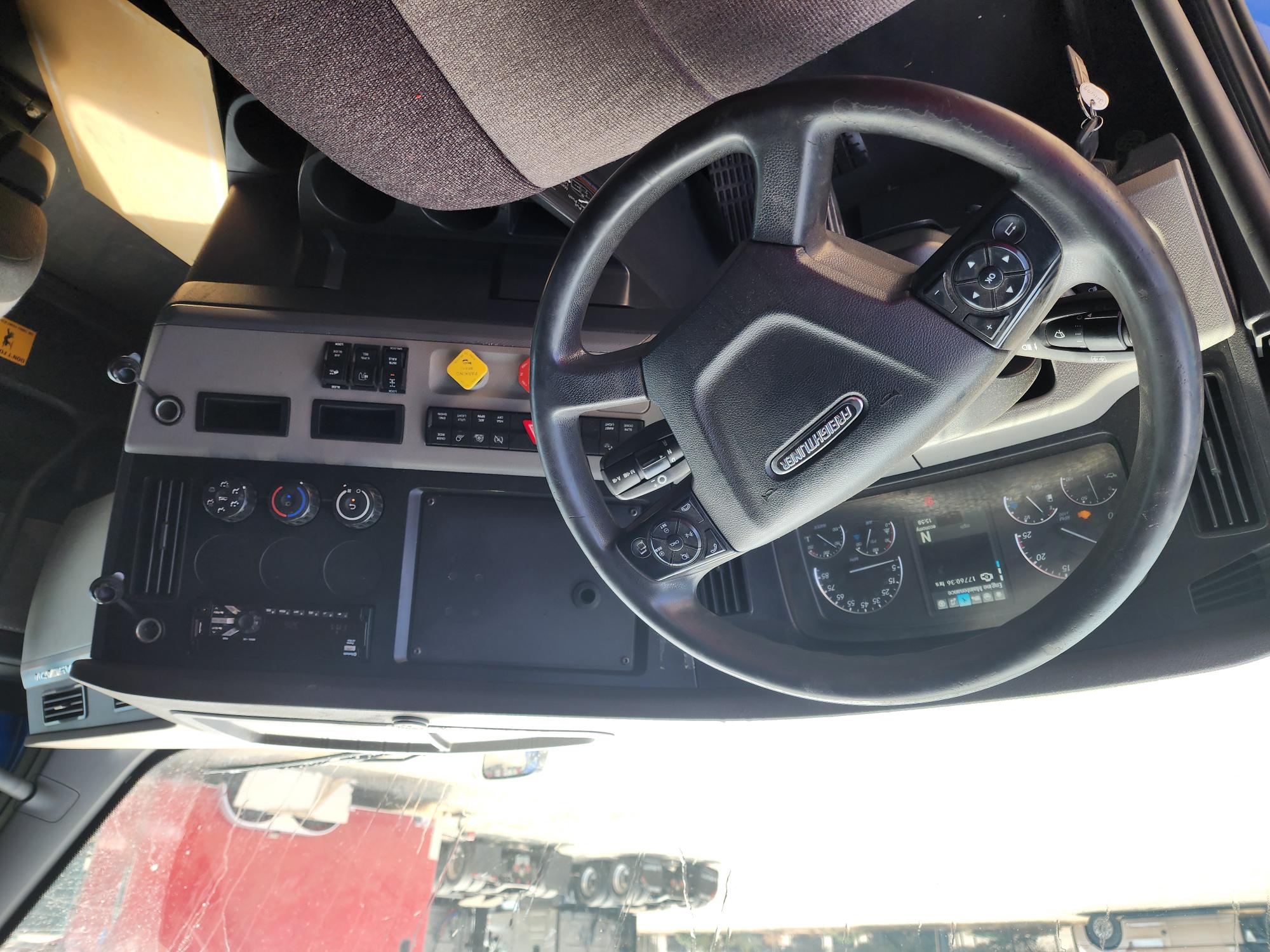 2020 FREIGHTLINER CASCADIA 126SLP - image 17