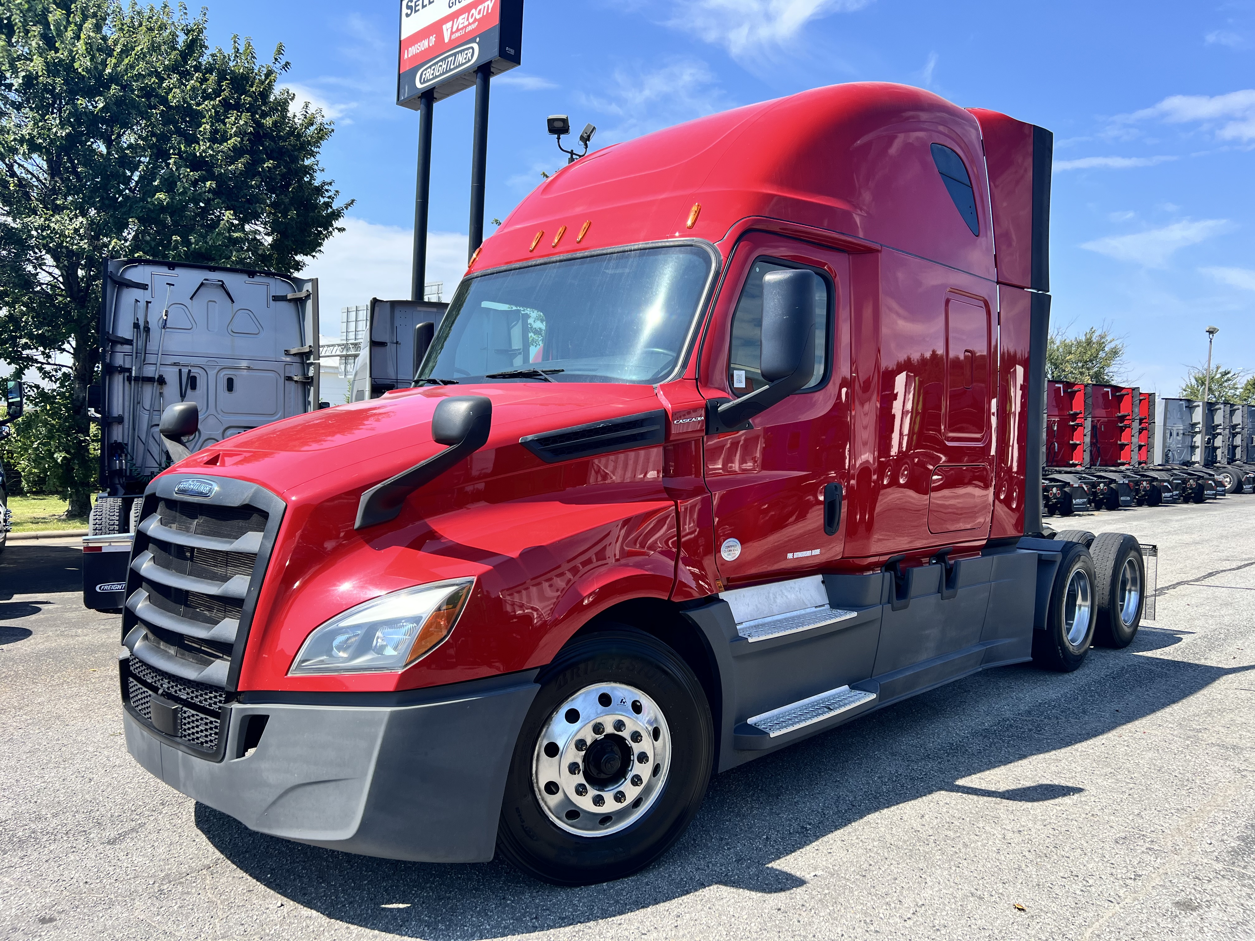 2020 FREIGHTLINER CASCADIA 126SLP - image 1