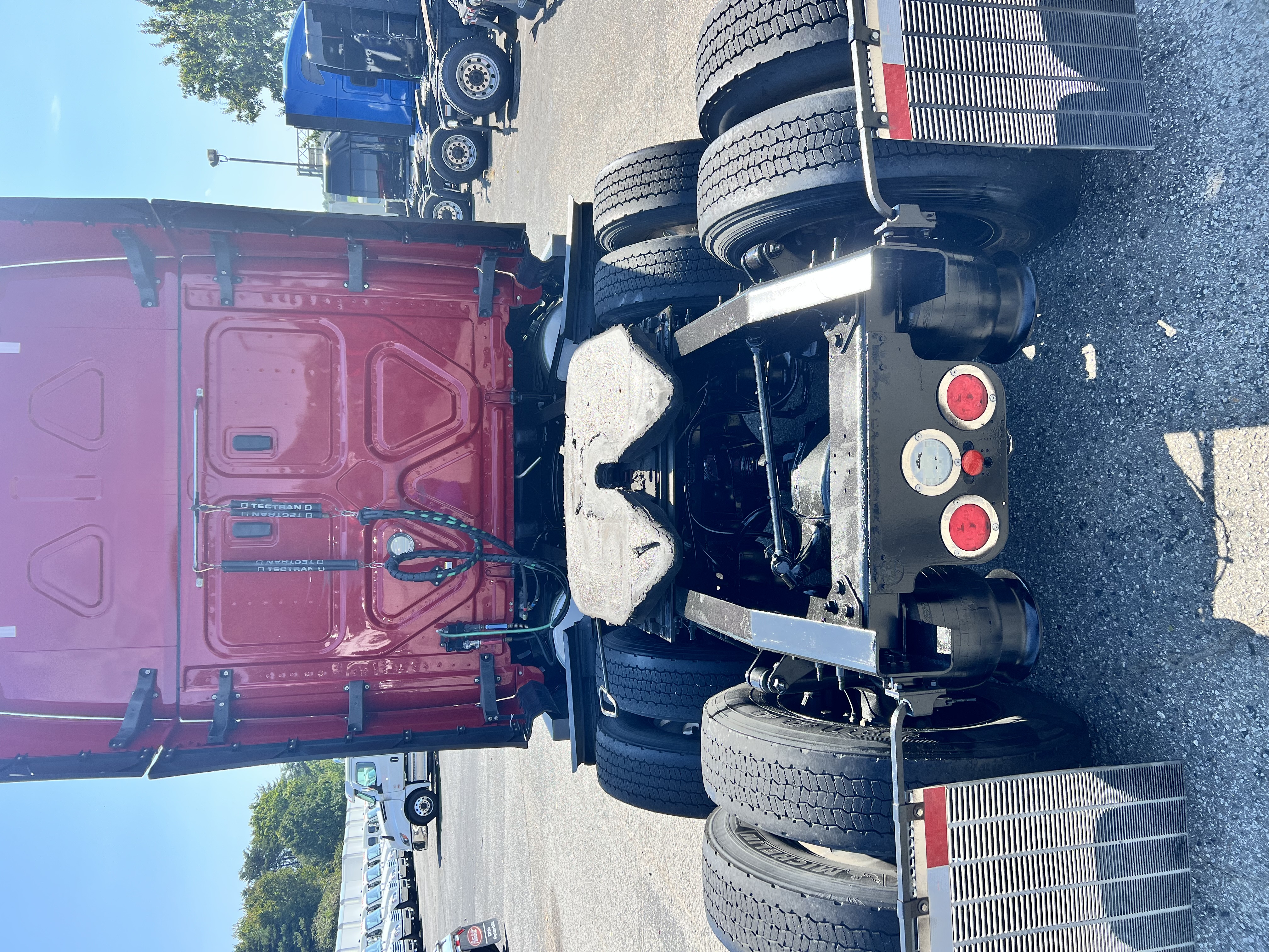 2020 FREIGHTLINER CASCADIA 126SLP - image 3