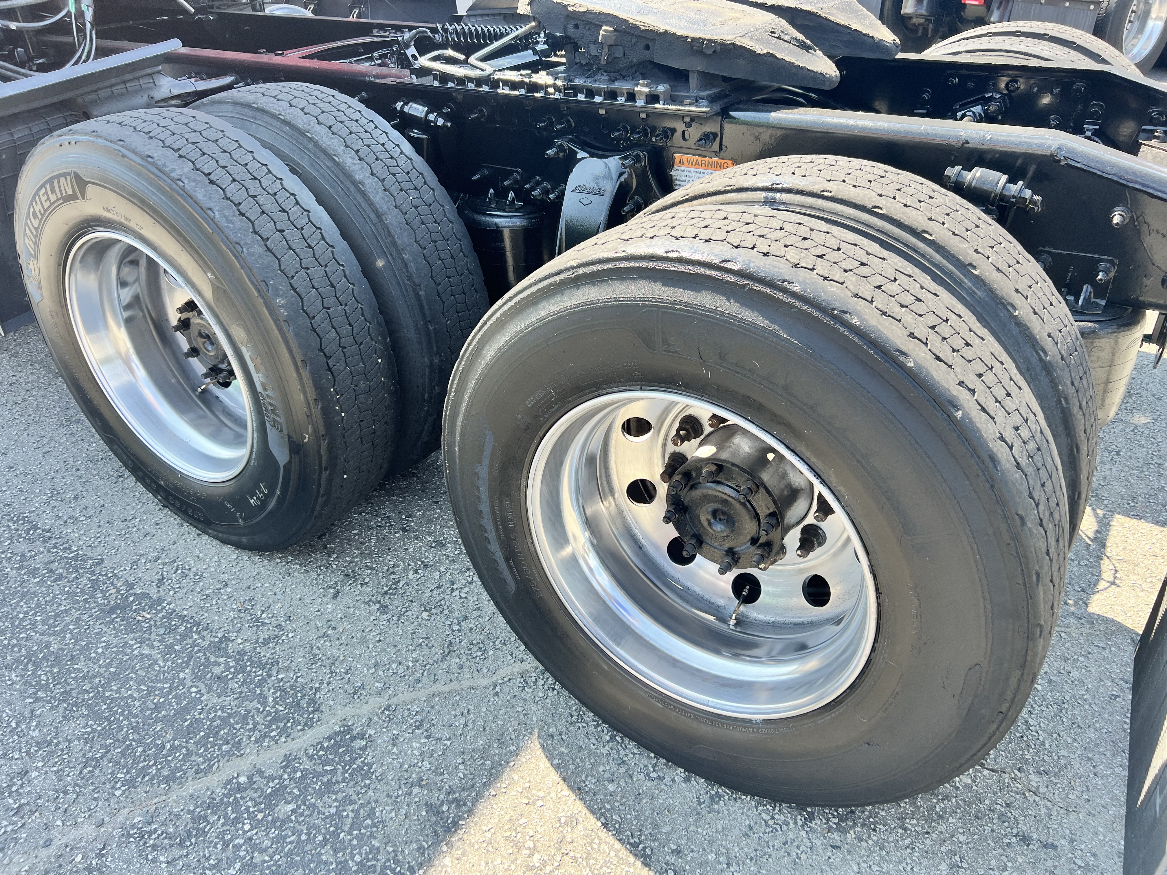 2020 FREIGHTLINER CASCADIA 126SLP - image 2