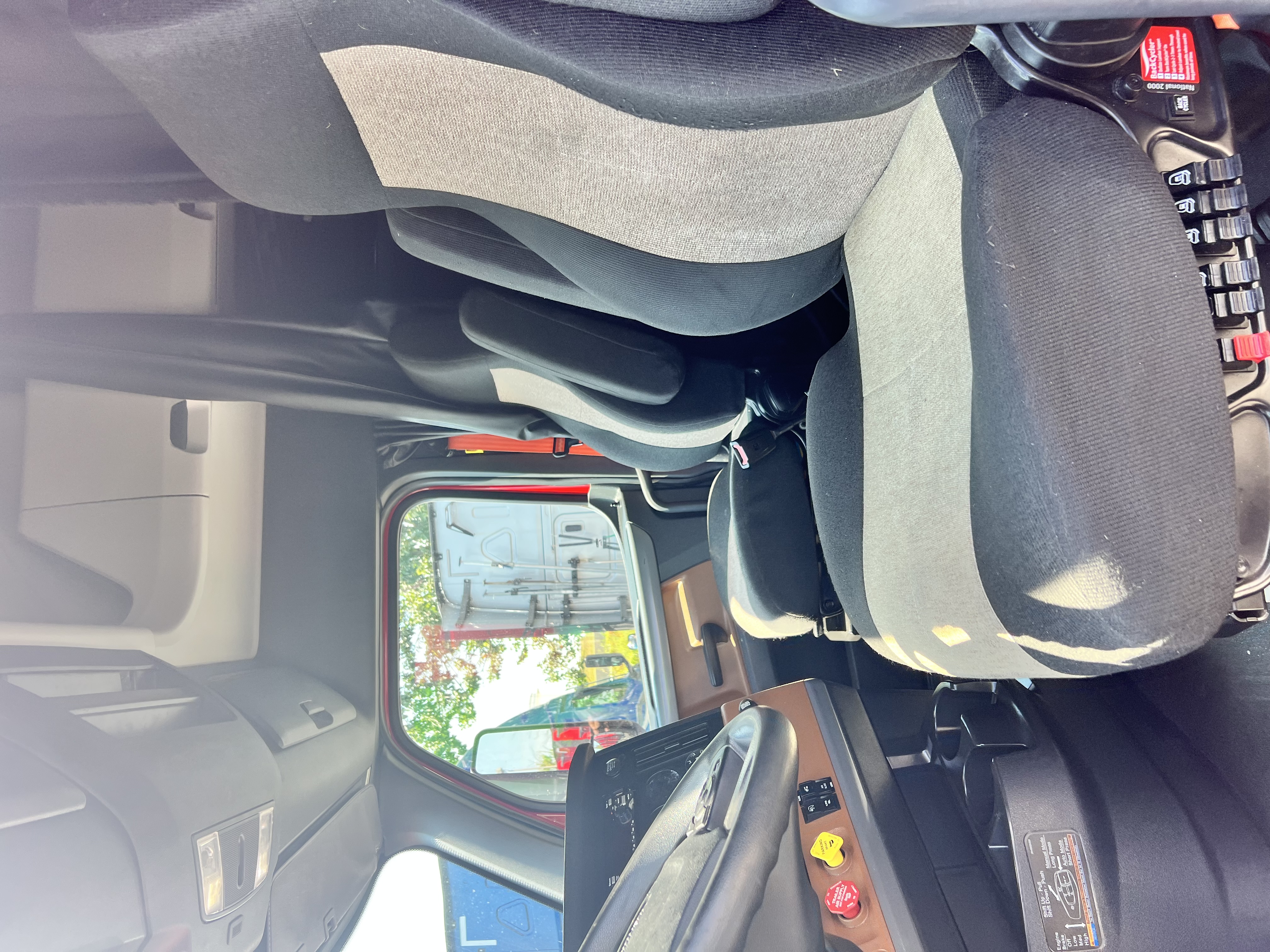 2020 FREIGHTLINER CASCADIA 126SLP - image 13