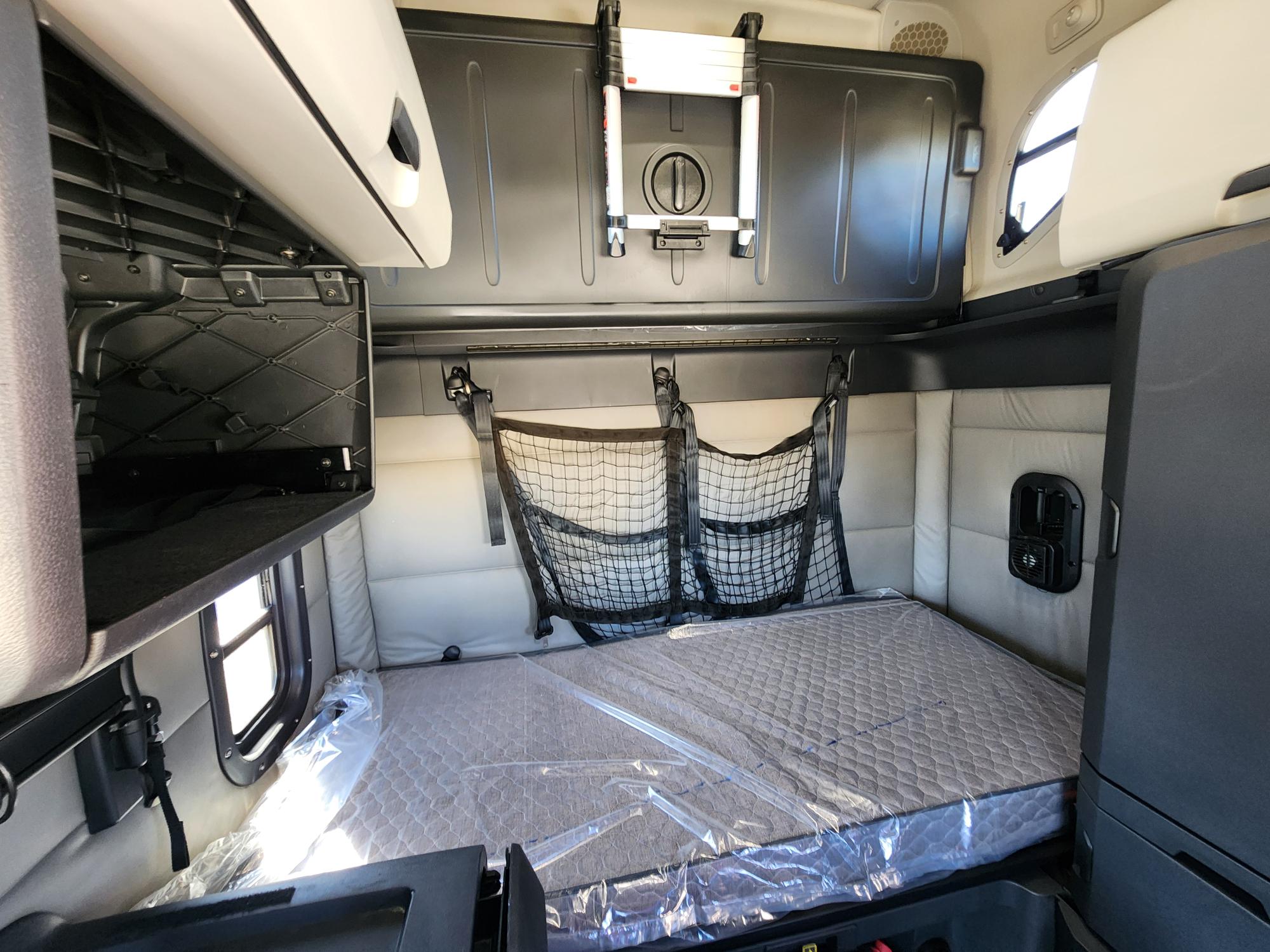 2020 FREIGHTLINER CASCADIA 126SLP - image 19