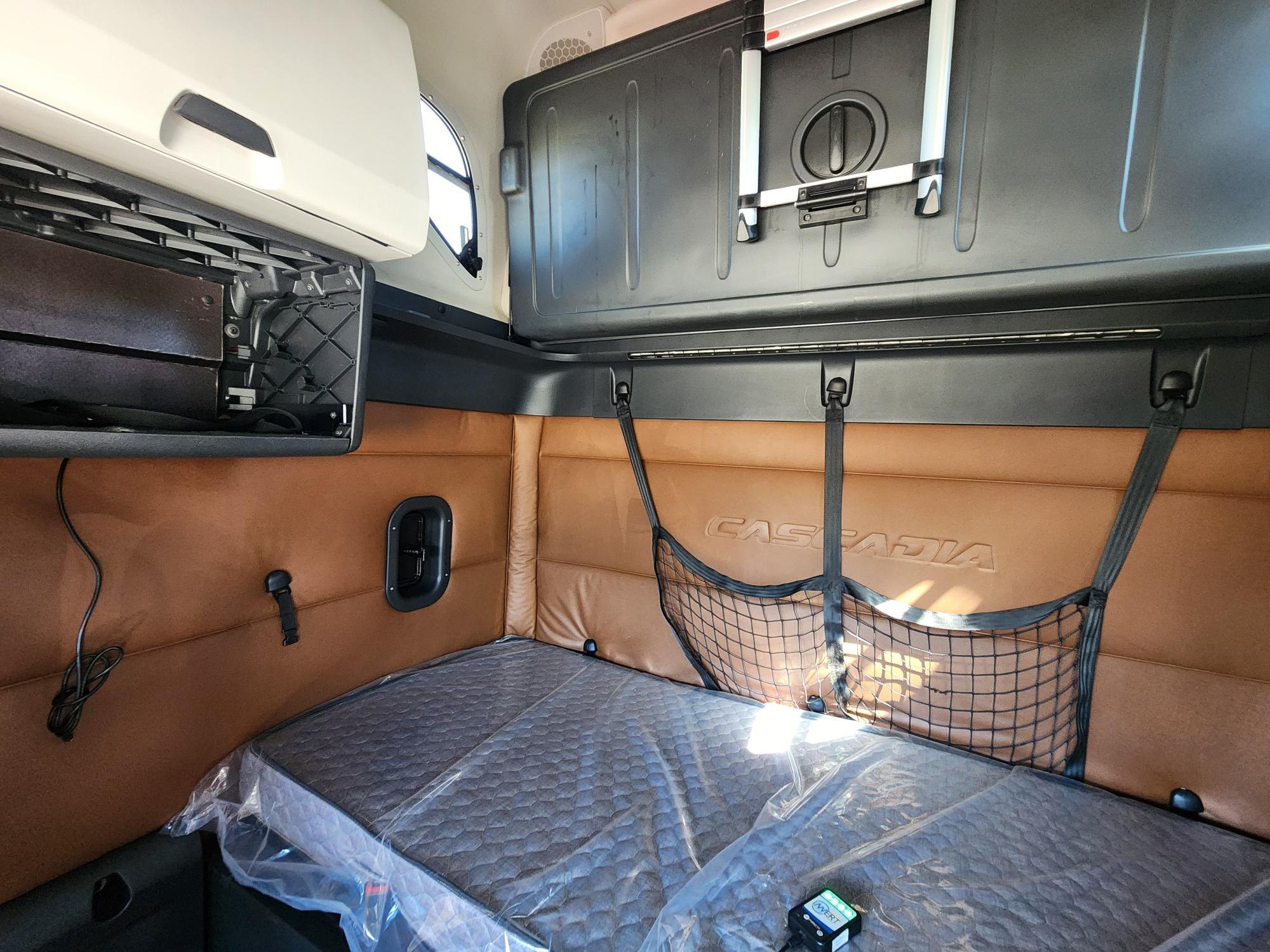 2020 FREIGHTLINER CASCADIA 126SLP - image 18