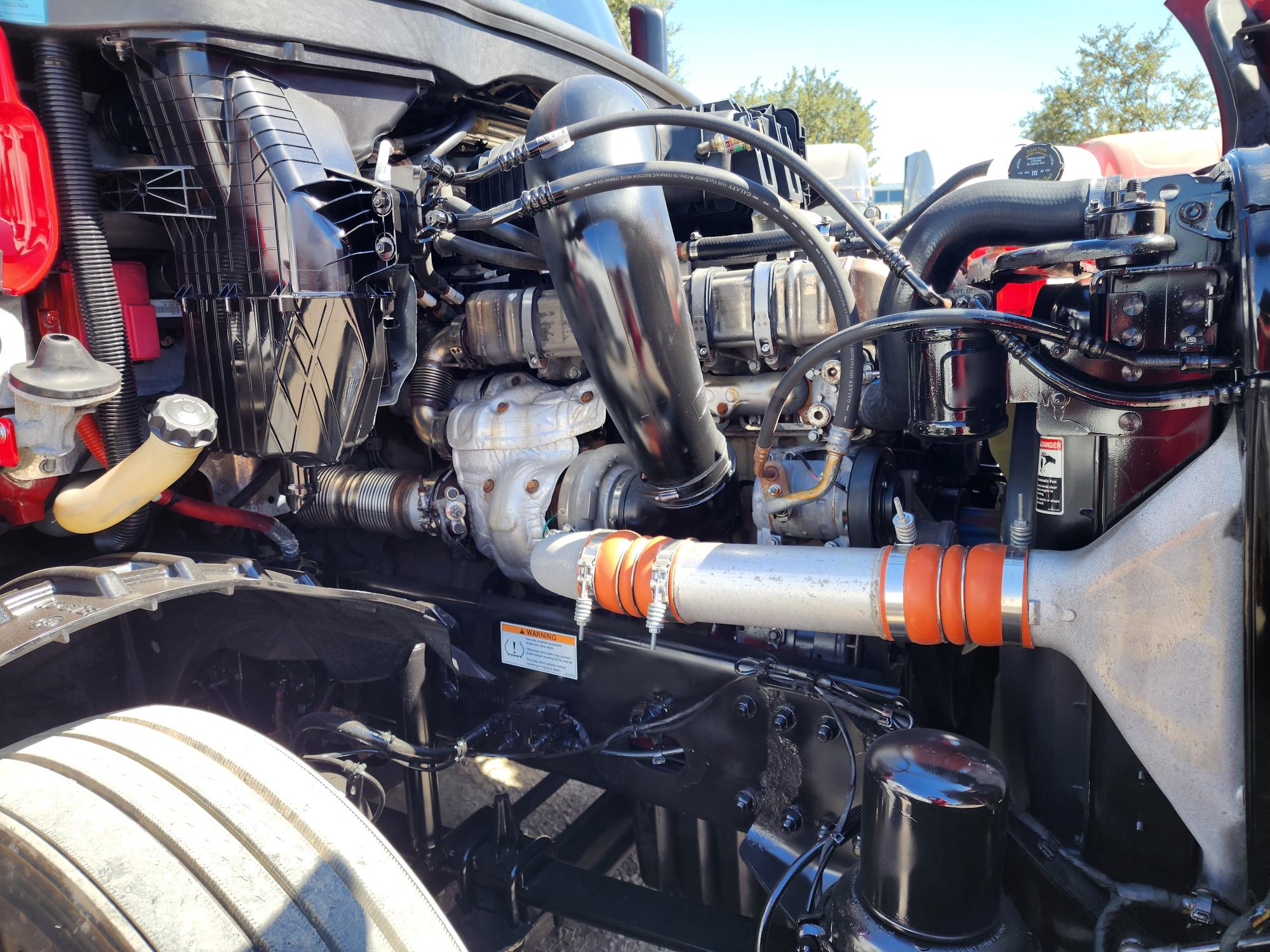 2020 FREIGHTLINER CASCADIA 126SLP - image 9