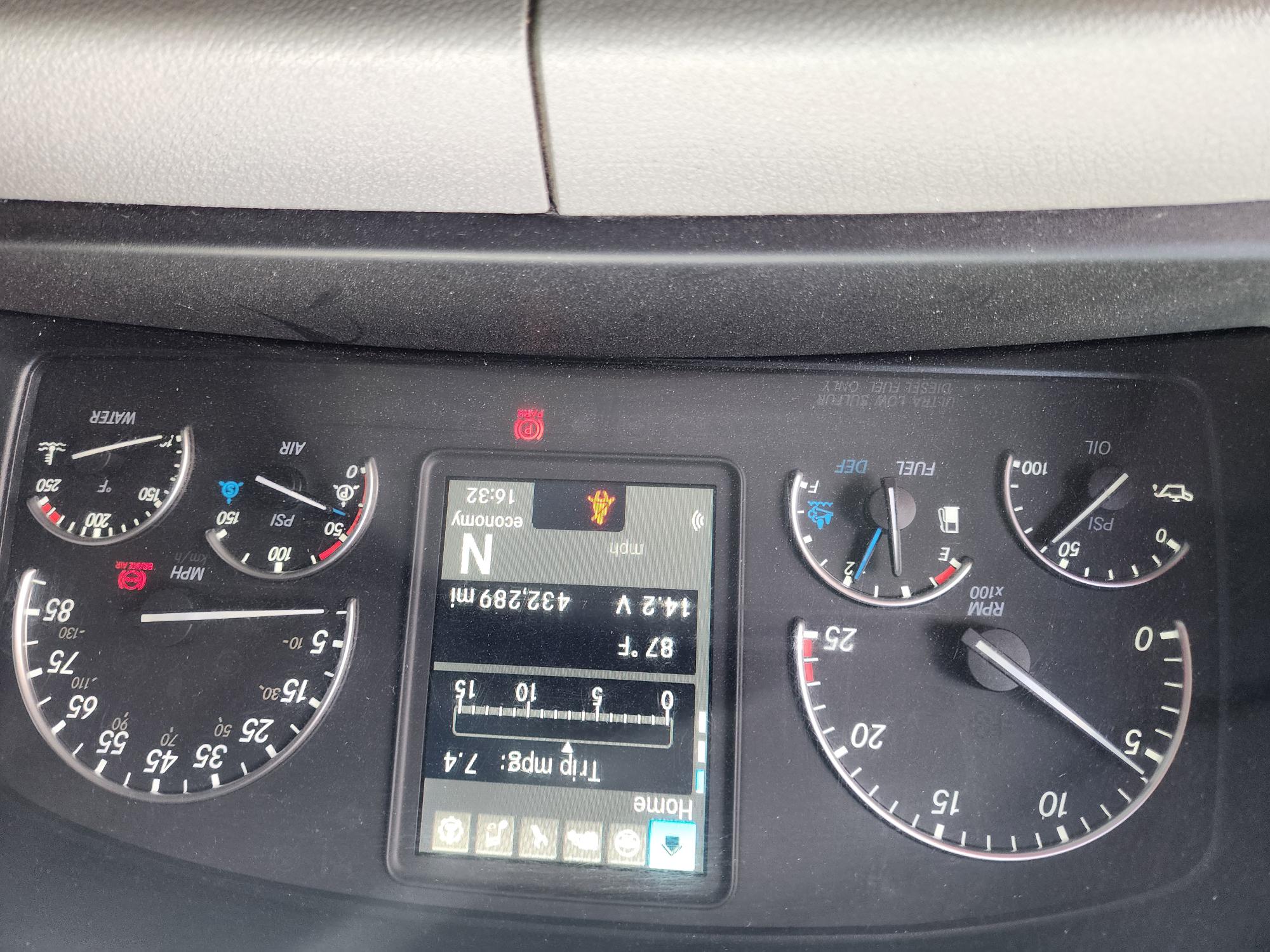 2021 FREIGHTLINER CASCADIA 126SLP - image 13