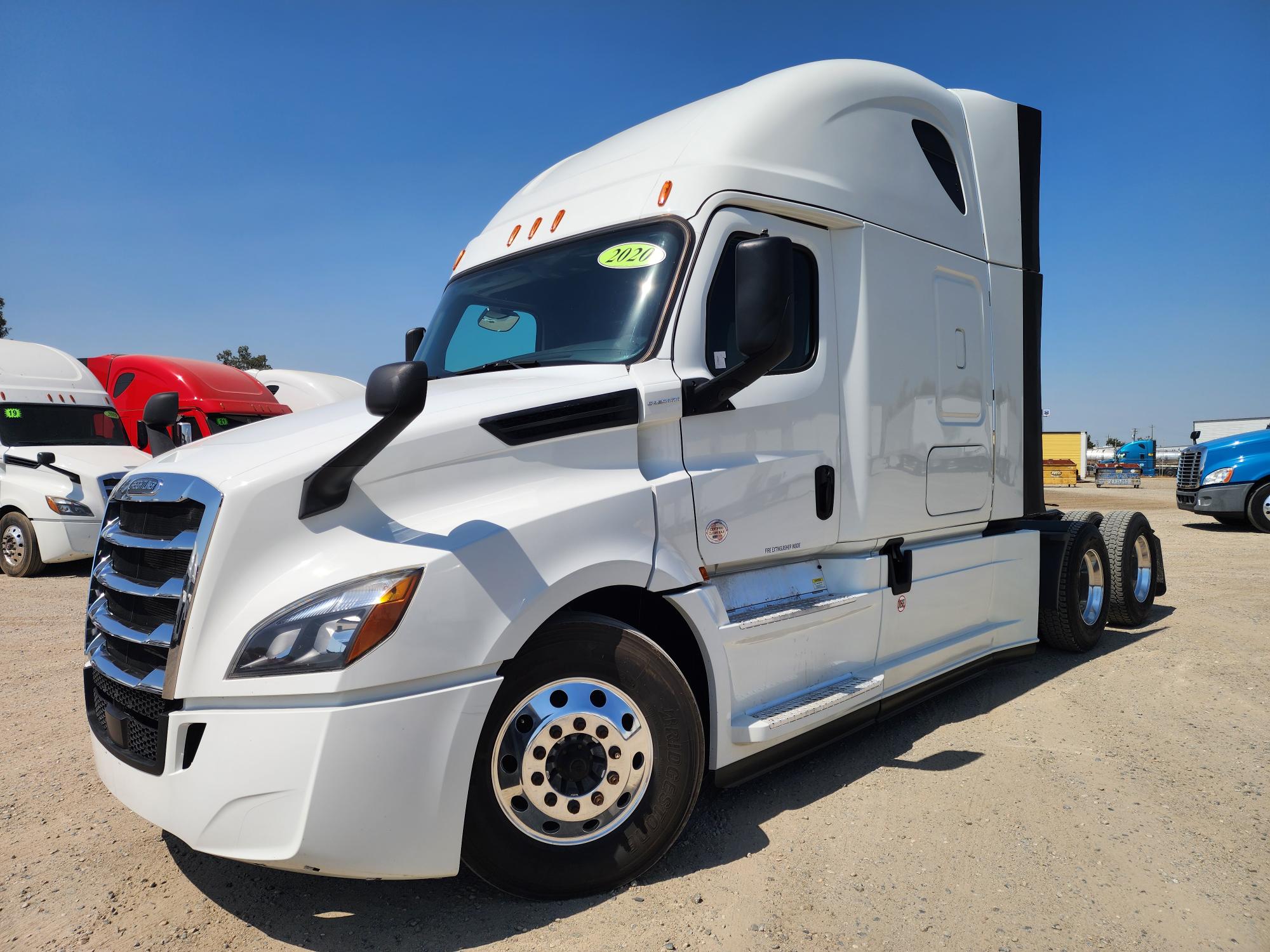2020 FREIGHTLINER CASCADIA 126SLP - image 1