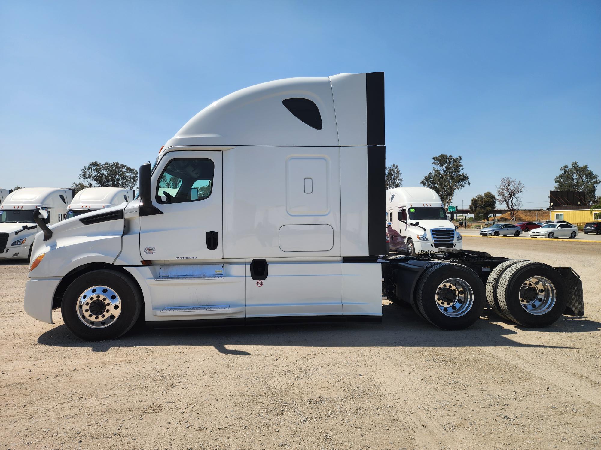 2020 FREIGHTLINER CASCADIA 126SLP - image 3