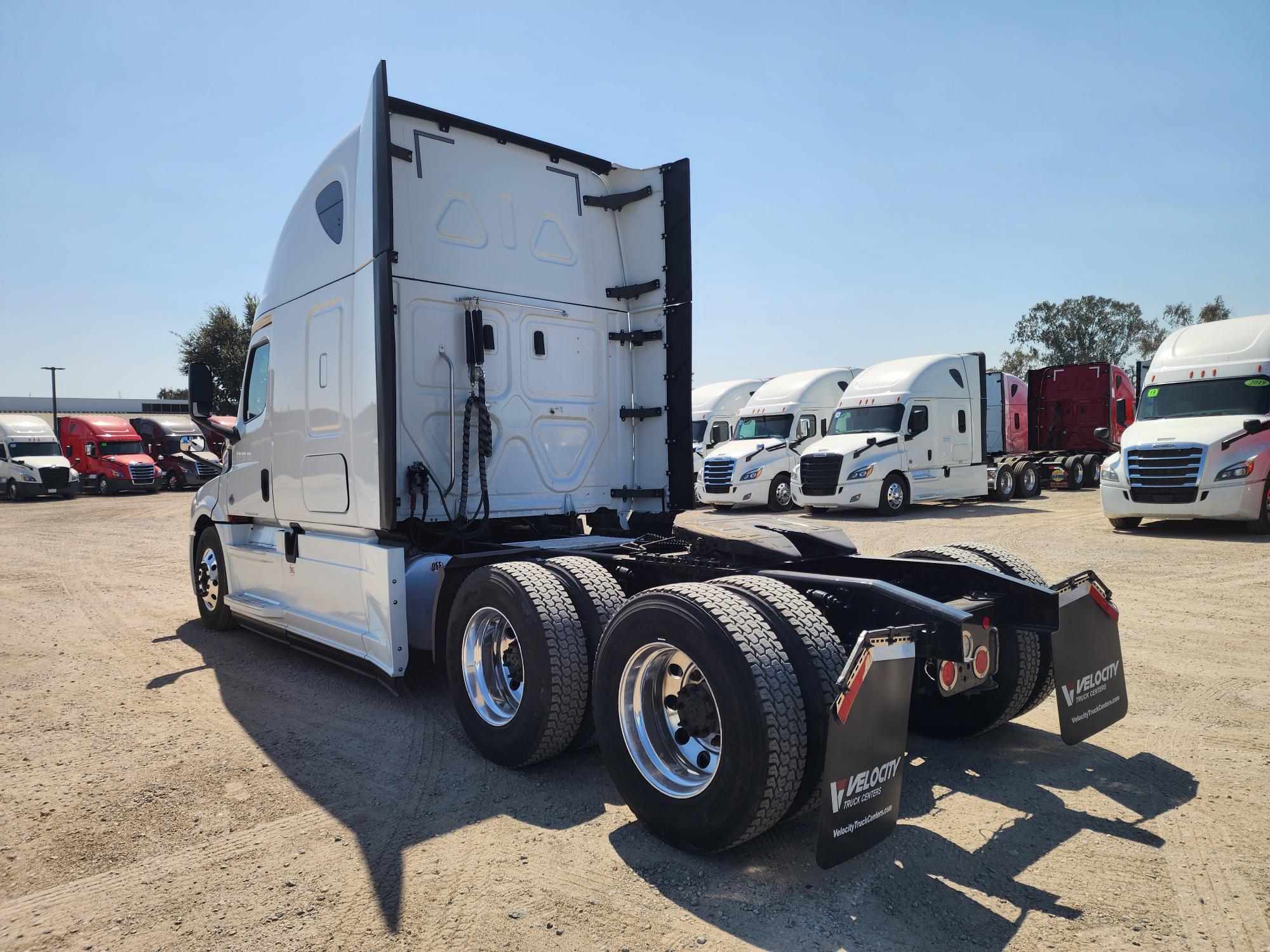 2020 FREIGHTLINER CASCADIA 126SLP - image 4