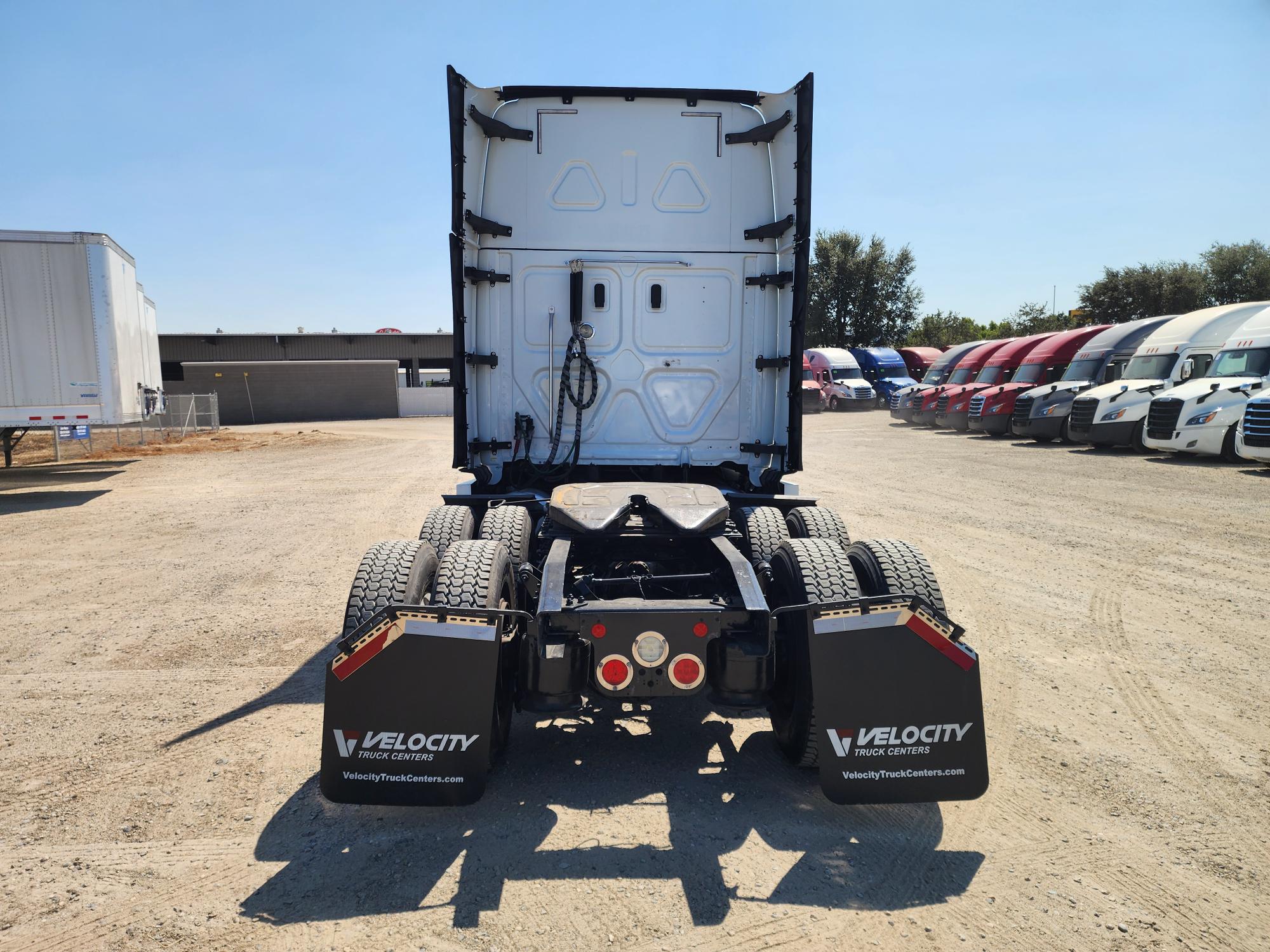 2020 FREIGHTLINER CASCADIA 126SLP - image 5
