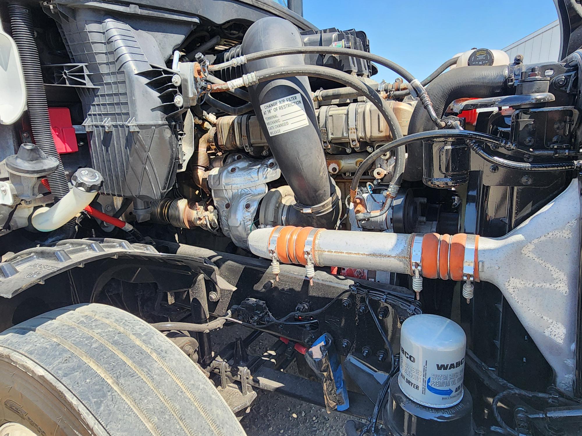 2020 FREIGHTLINER CASCADIA 126SLP - image 9