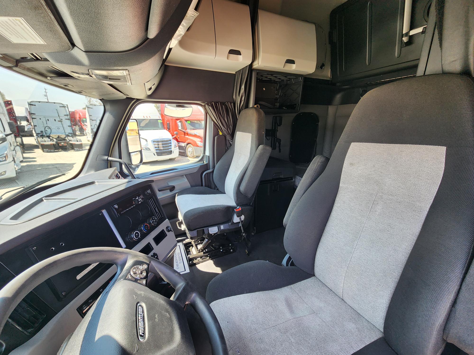 2020 FREIGHTLINER CASCADIA 126SLP - image 15