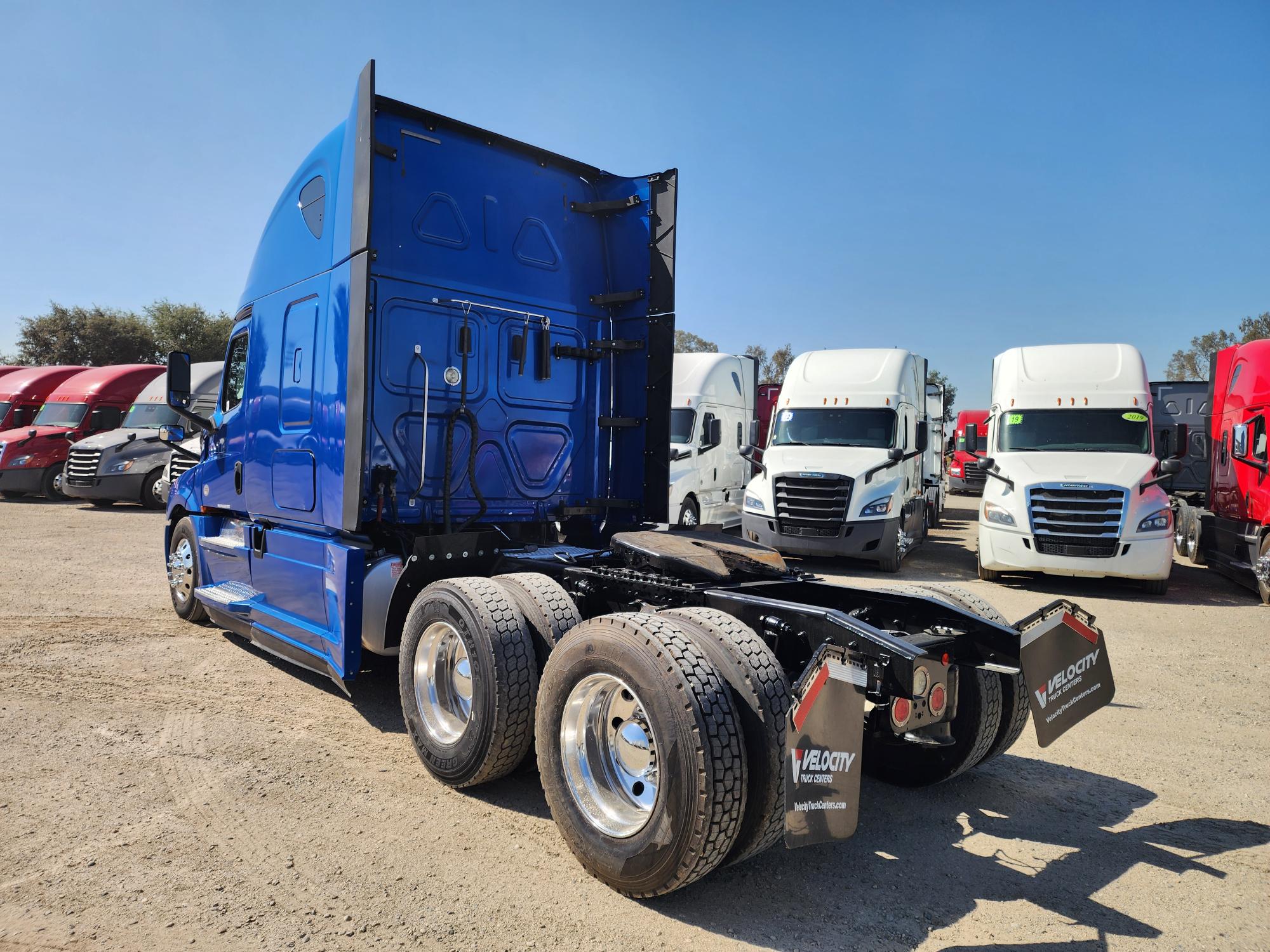 2020 FREIGHTLINER CASCADIA 126SLP - image 4