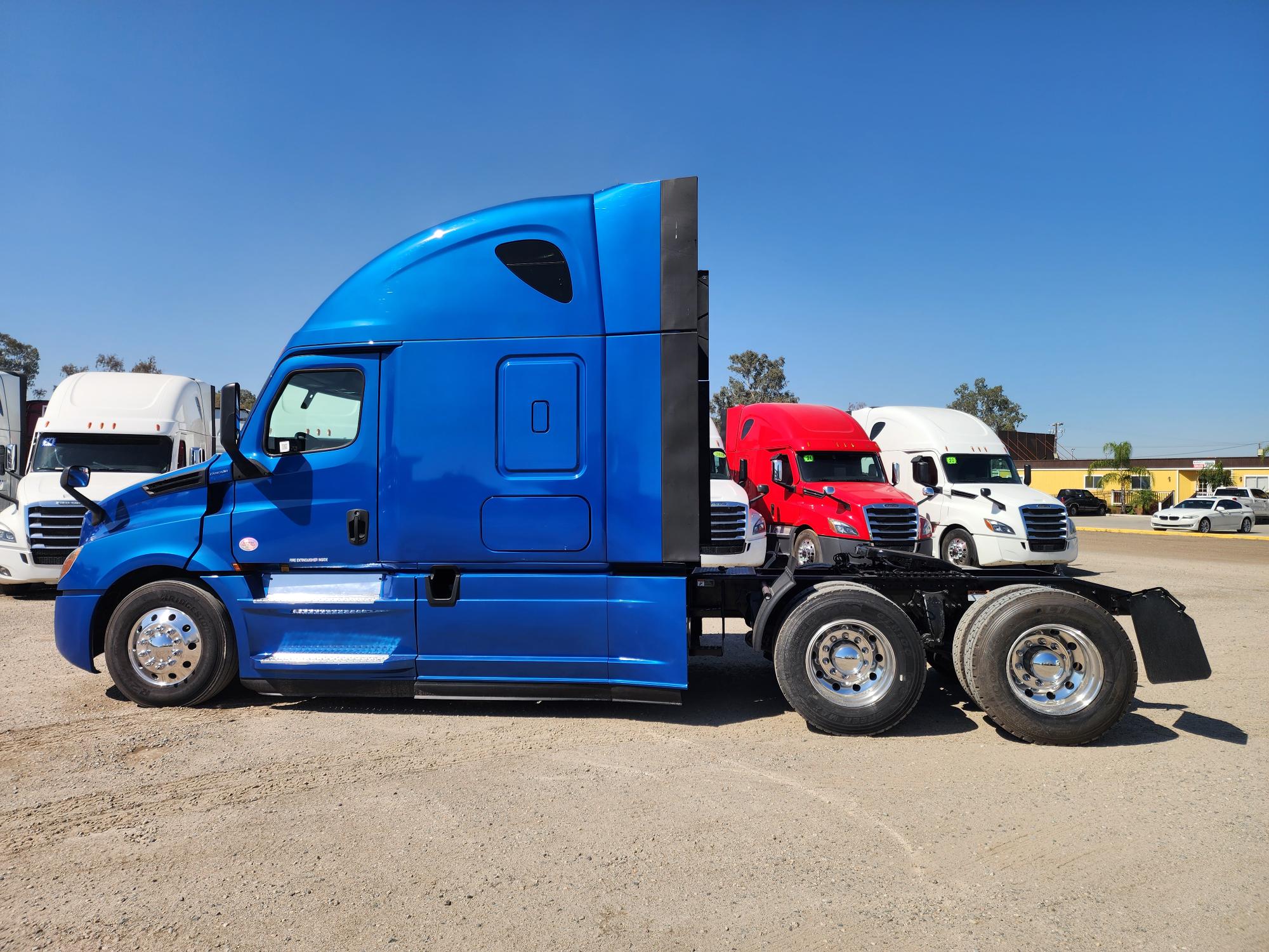 2020 FREIGHTLINER CASCADIA 126SLP - image 3