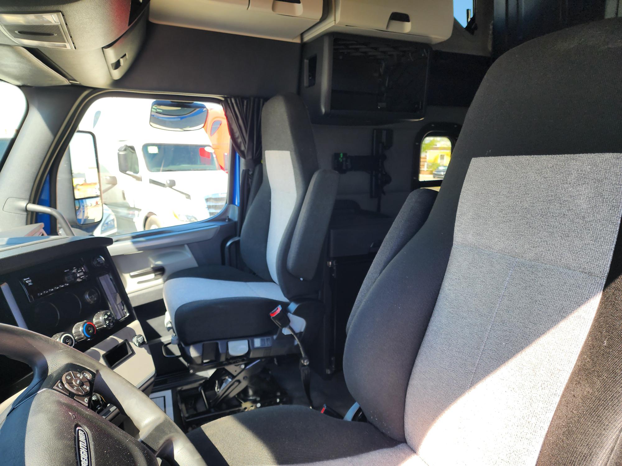 2020 FREIGHTLINER CASCADIA 126SLP - image 17