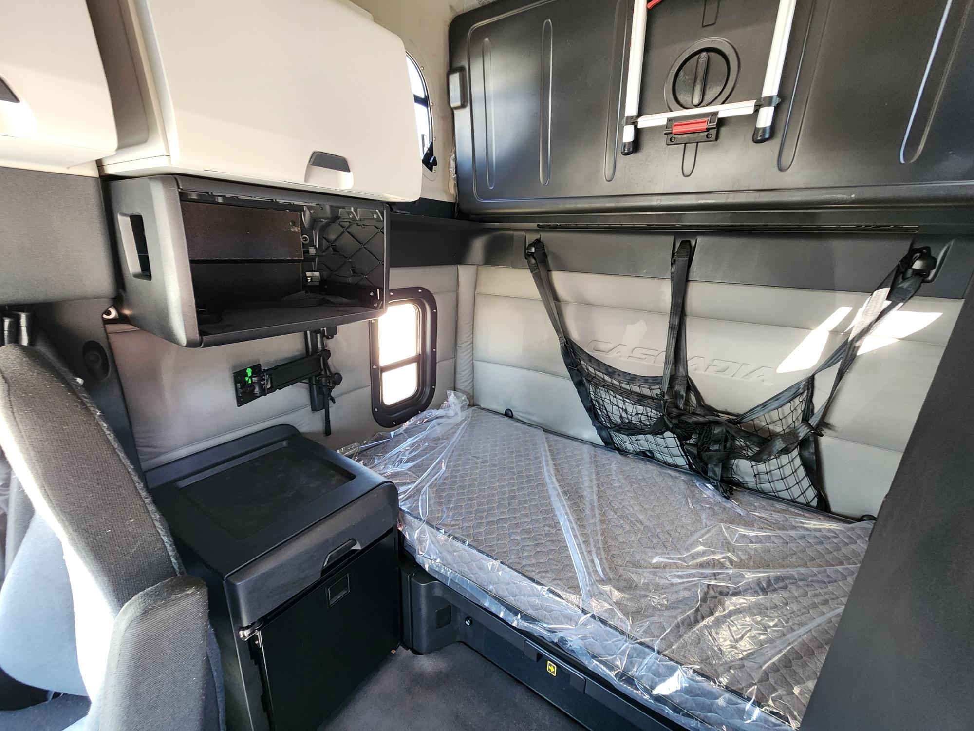 2020 FREIGHTLINER CASCADIA 126SLP - image 21