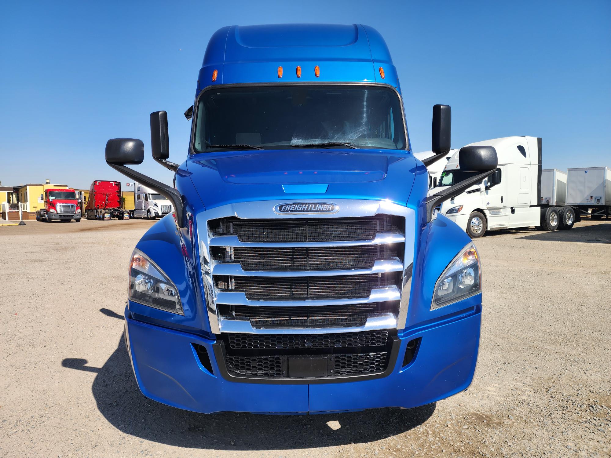 2020 FREIGHTLINER CASCADIA 126SLP - image 2