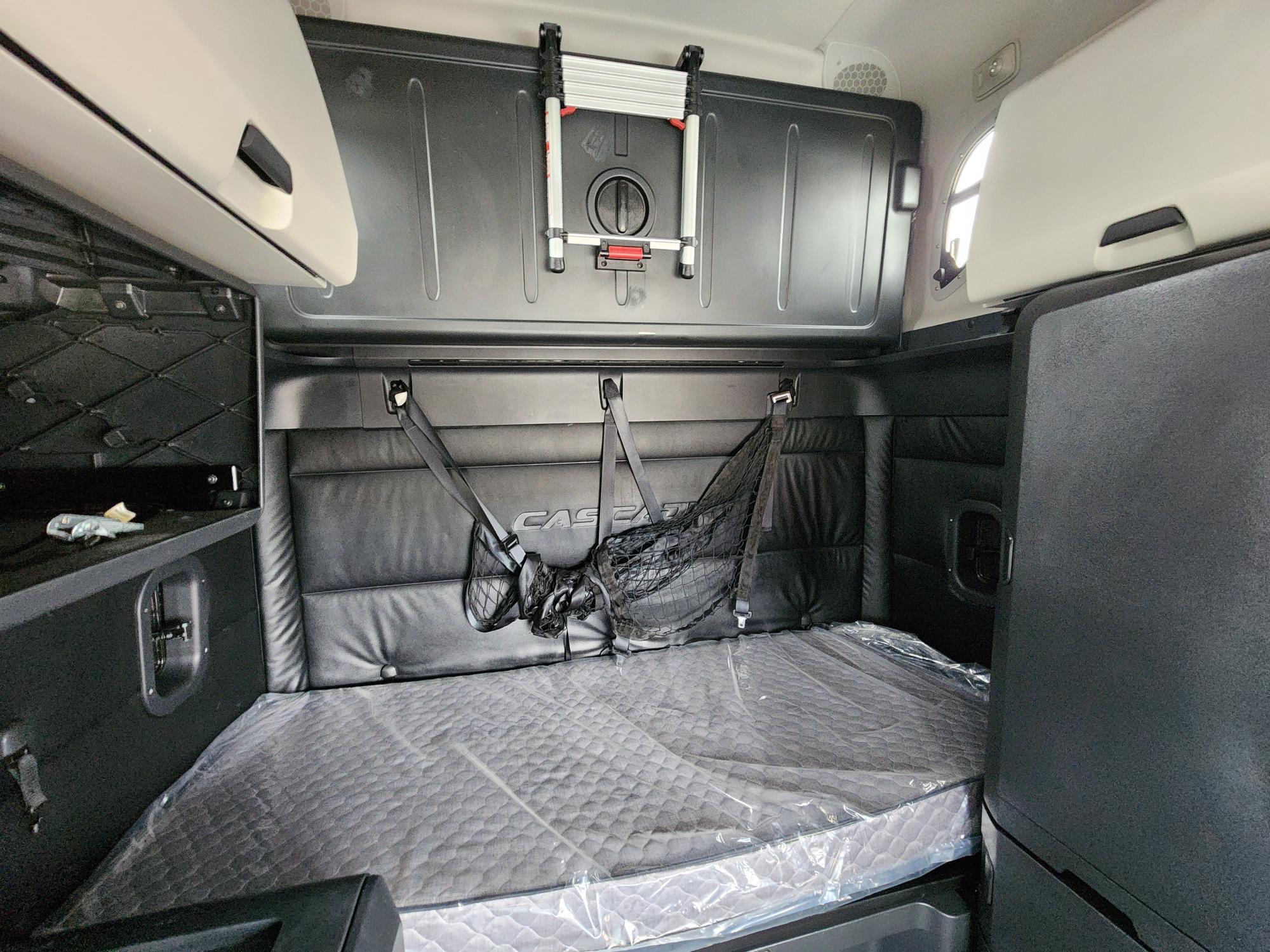 2023 FREIGHTLINER CASCADIA 126SLP - image 23