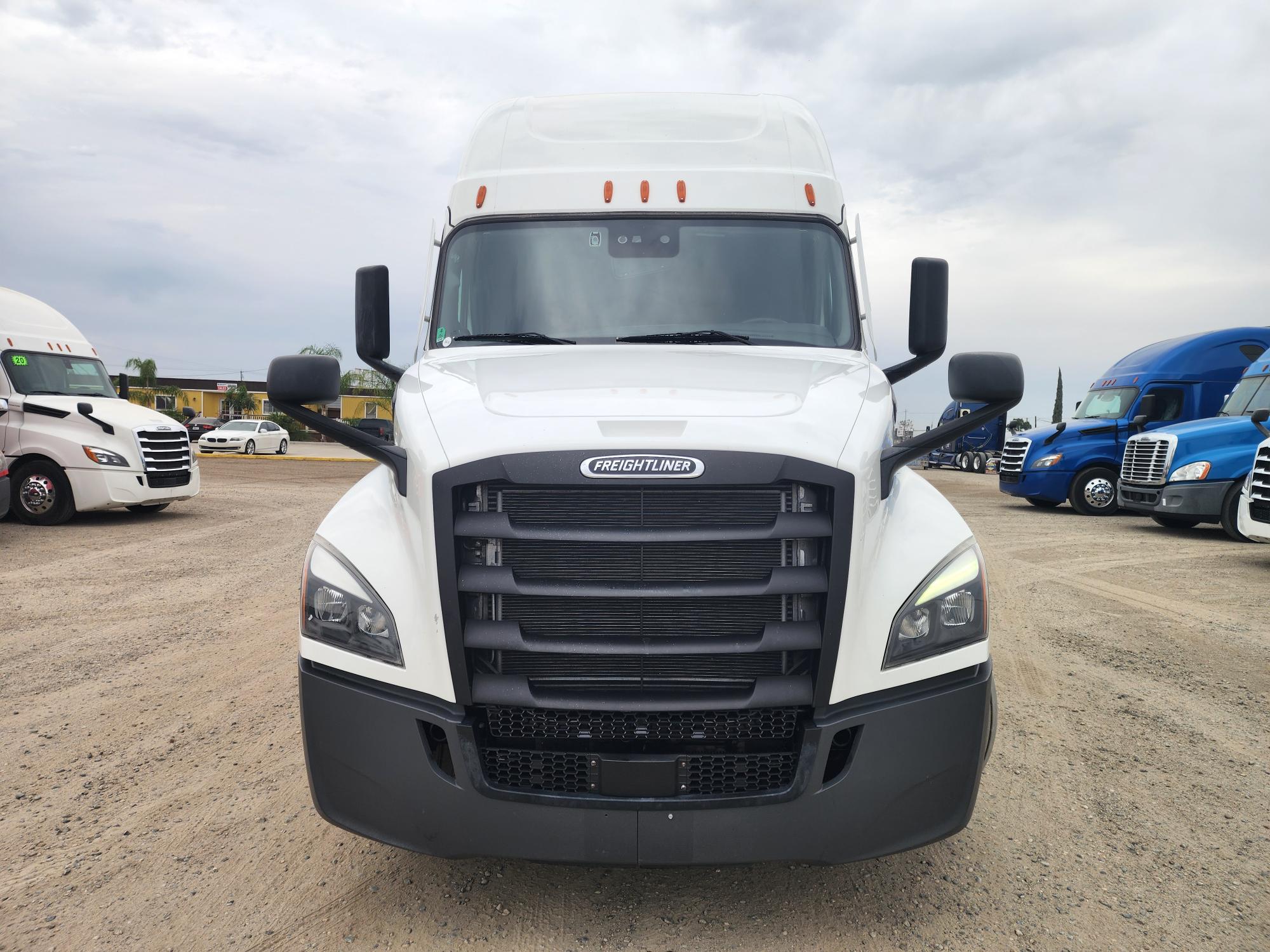 2023 FREIGHTLINER CASCADIA 126SLP - image 2