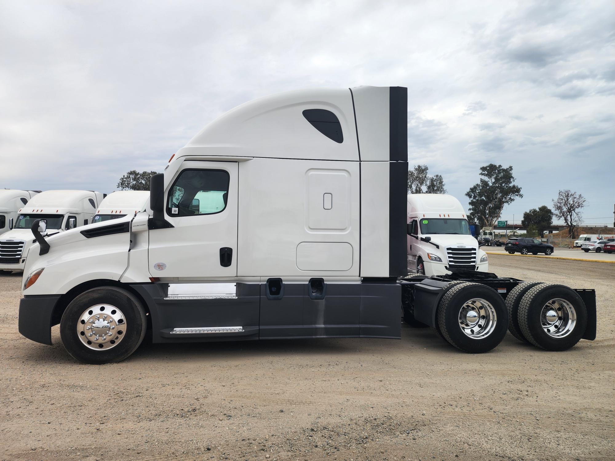 2023 FREIGHTLINER CASCADIA 126SLP - image 3