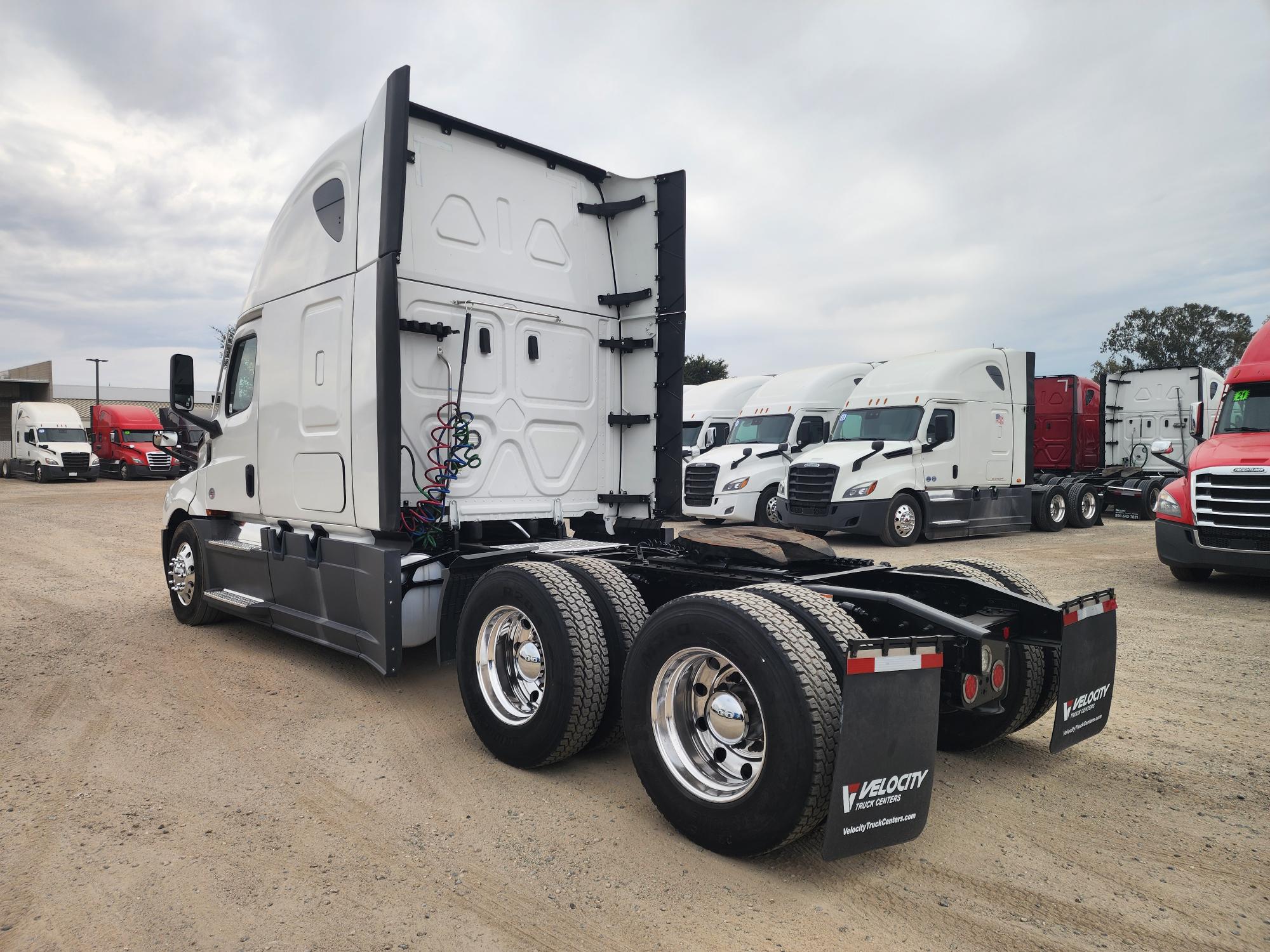 2023 FREIGHTLINER CASCADIA 126SLP - image 4