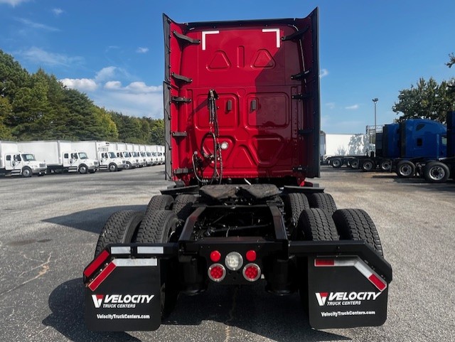 2021 FREIGHTLINER CASCADIA 126SLP - image 4